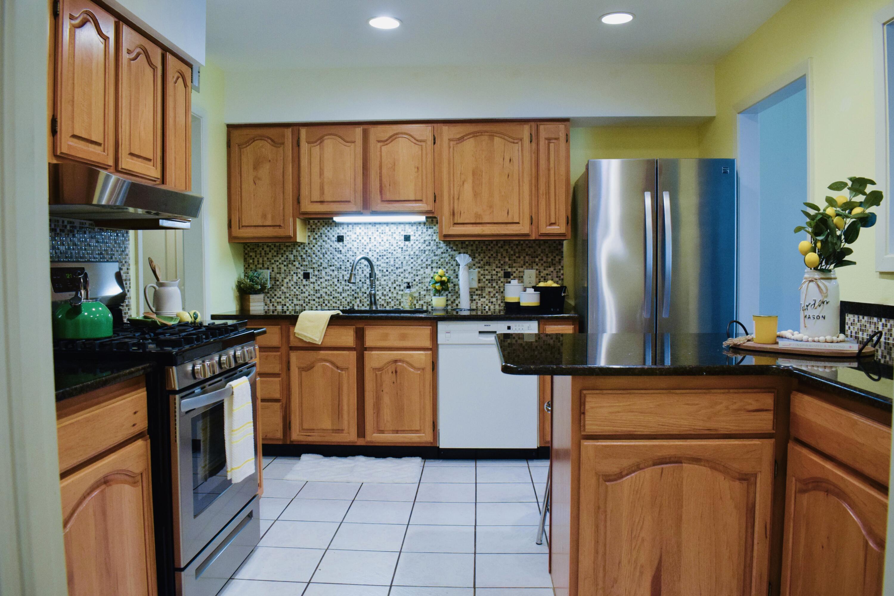 PORT DIXIE S1/2 OF LOTS 26 TO 28 BLK 32 - Residential