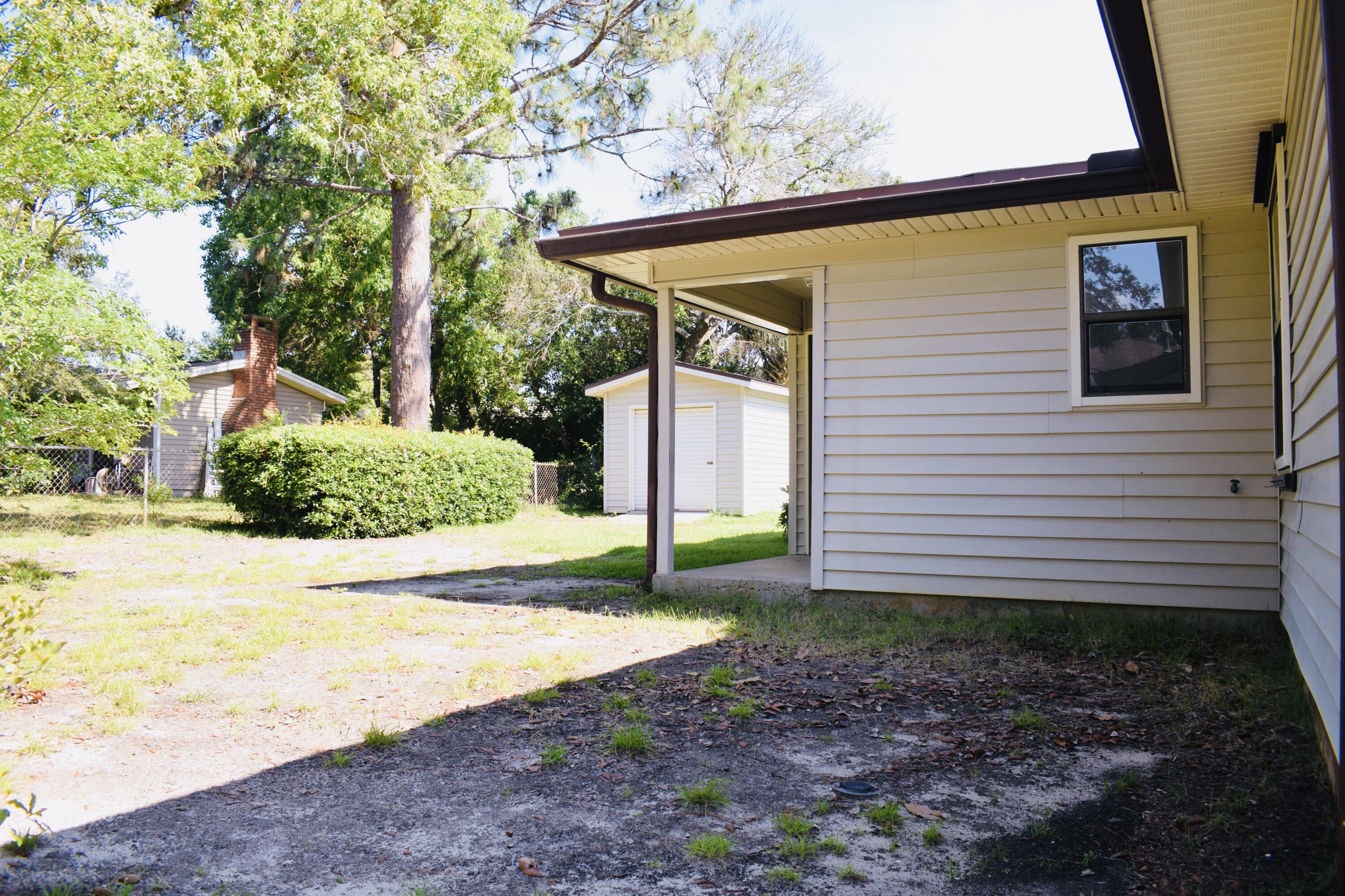PORT DIXIE S1/2 OF LOTS 26 TO 28 BLK 32 - Residential