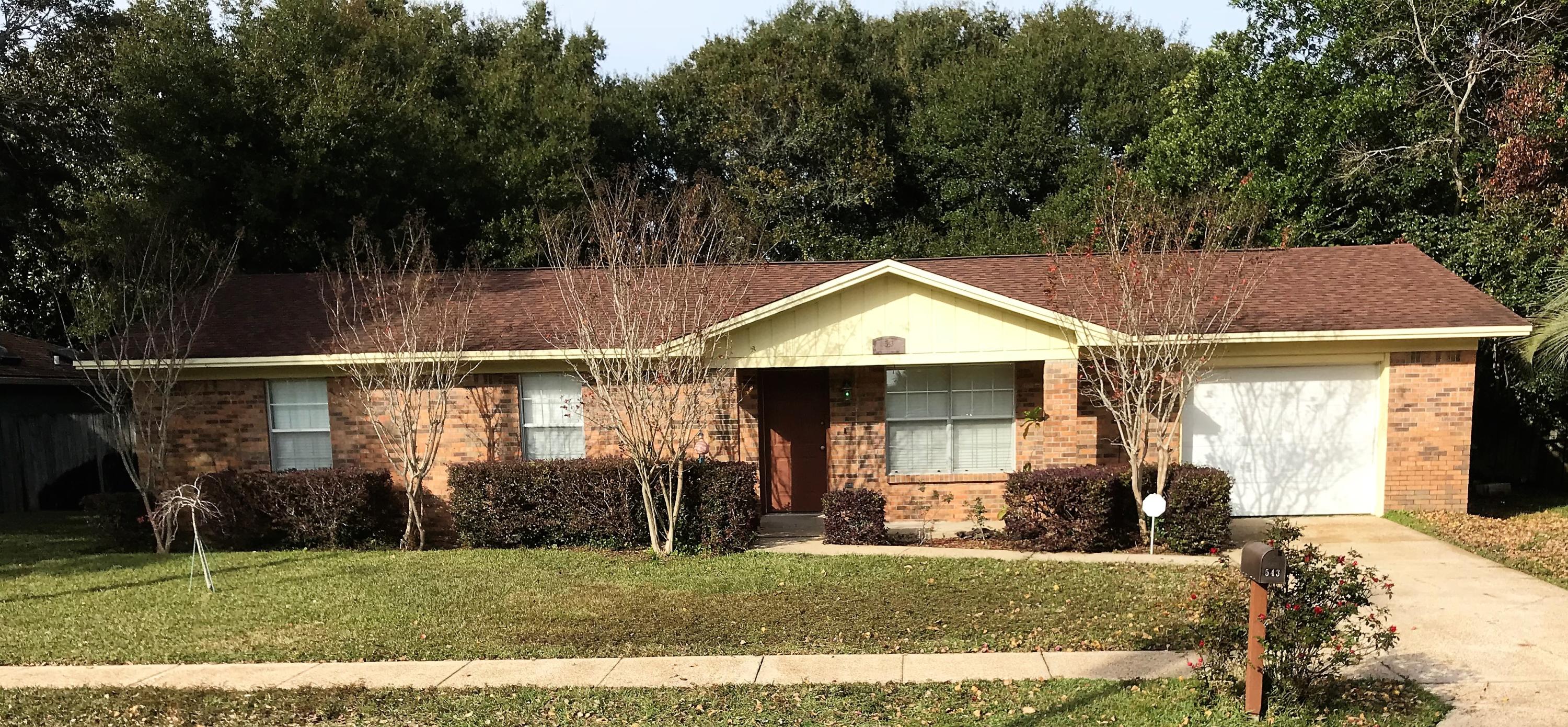 This 3BR/2BA brick home in the heart of Destin is a short walk or drive to everything, just blocks from Destin Elementary, shopping, restaurants, and Dalton Threadgill ballpark. Only minutes away from the Destin Harbor and the East Pass. Large LR, open dining and kitchen area with breakfast bar. Patio off dining room and large back yard. Great for entertaining.