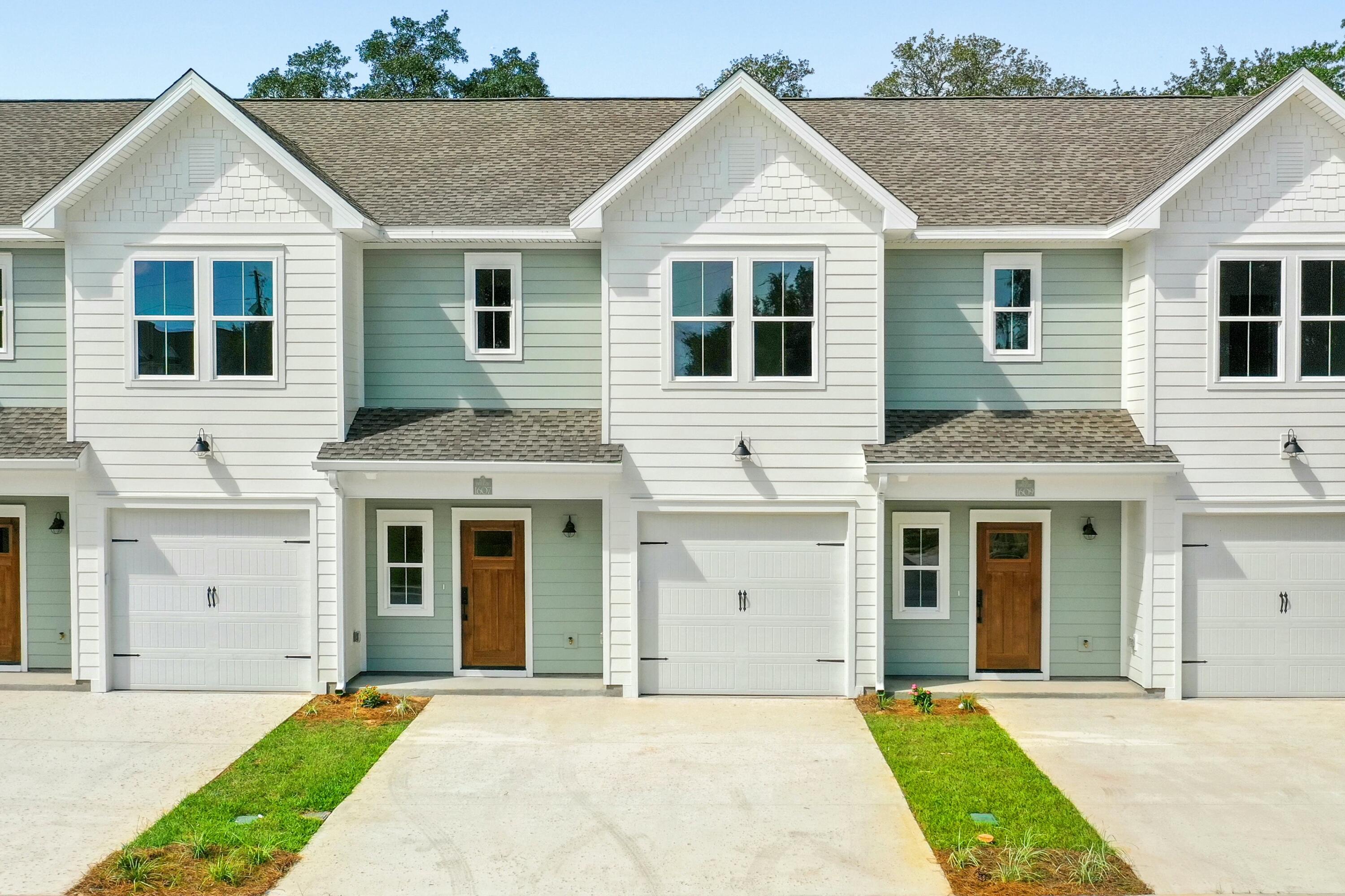 BAY BREEZE T/H - Residential