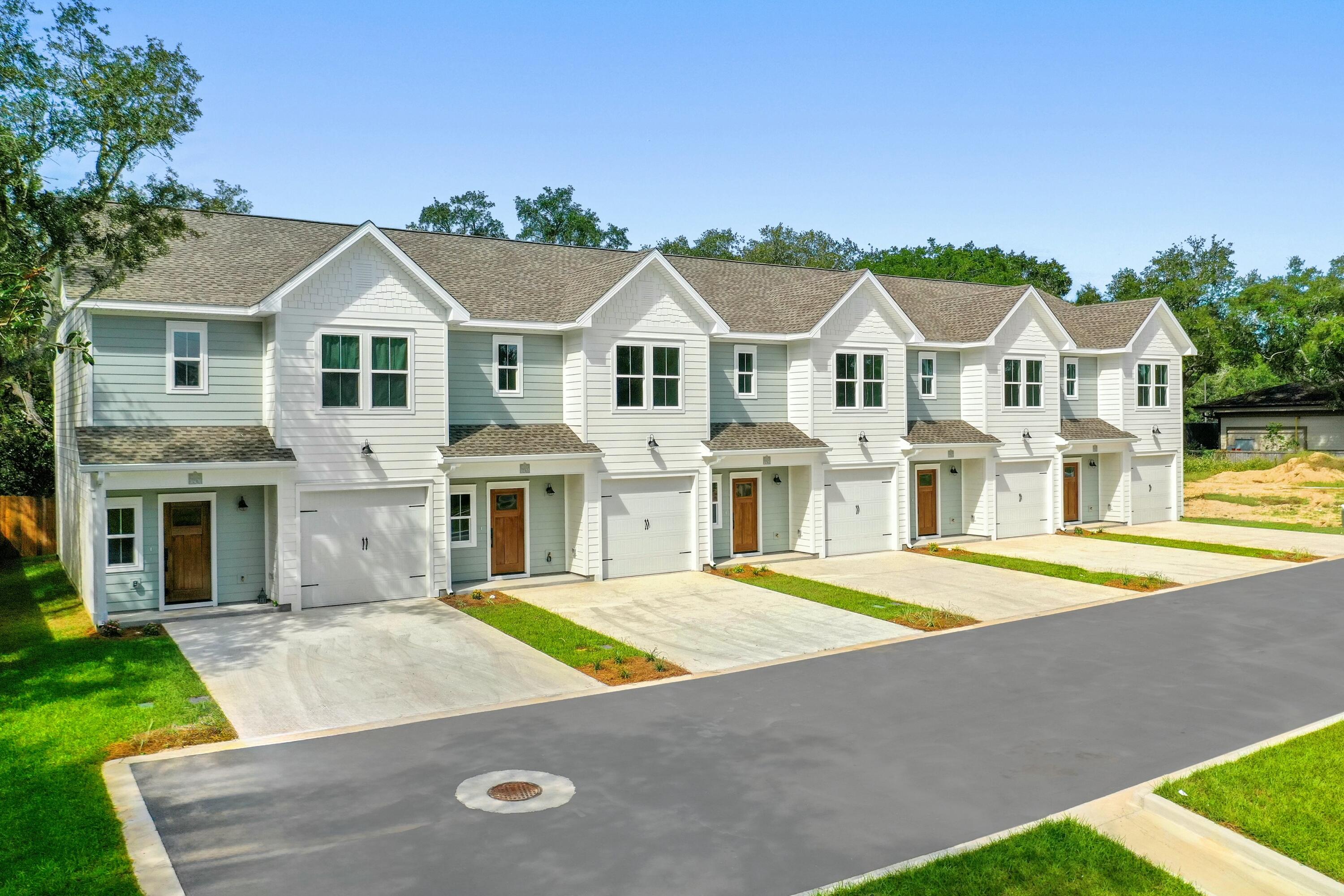 BAY BREEZE T/H - Residential