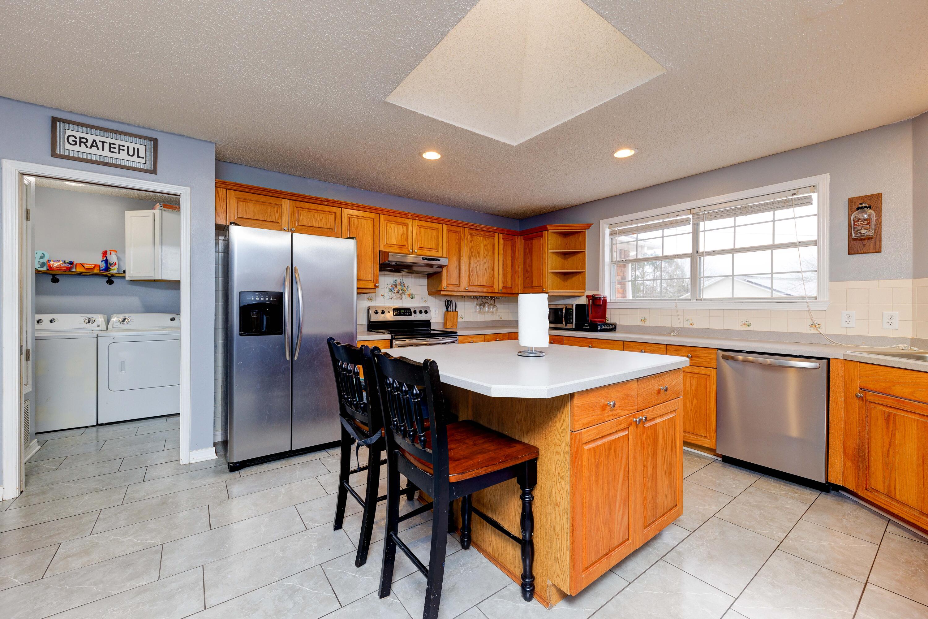 COUNTRYVIEW EST 4TH PH II LOT 8 - Residential