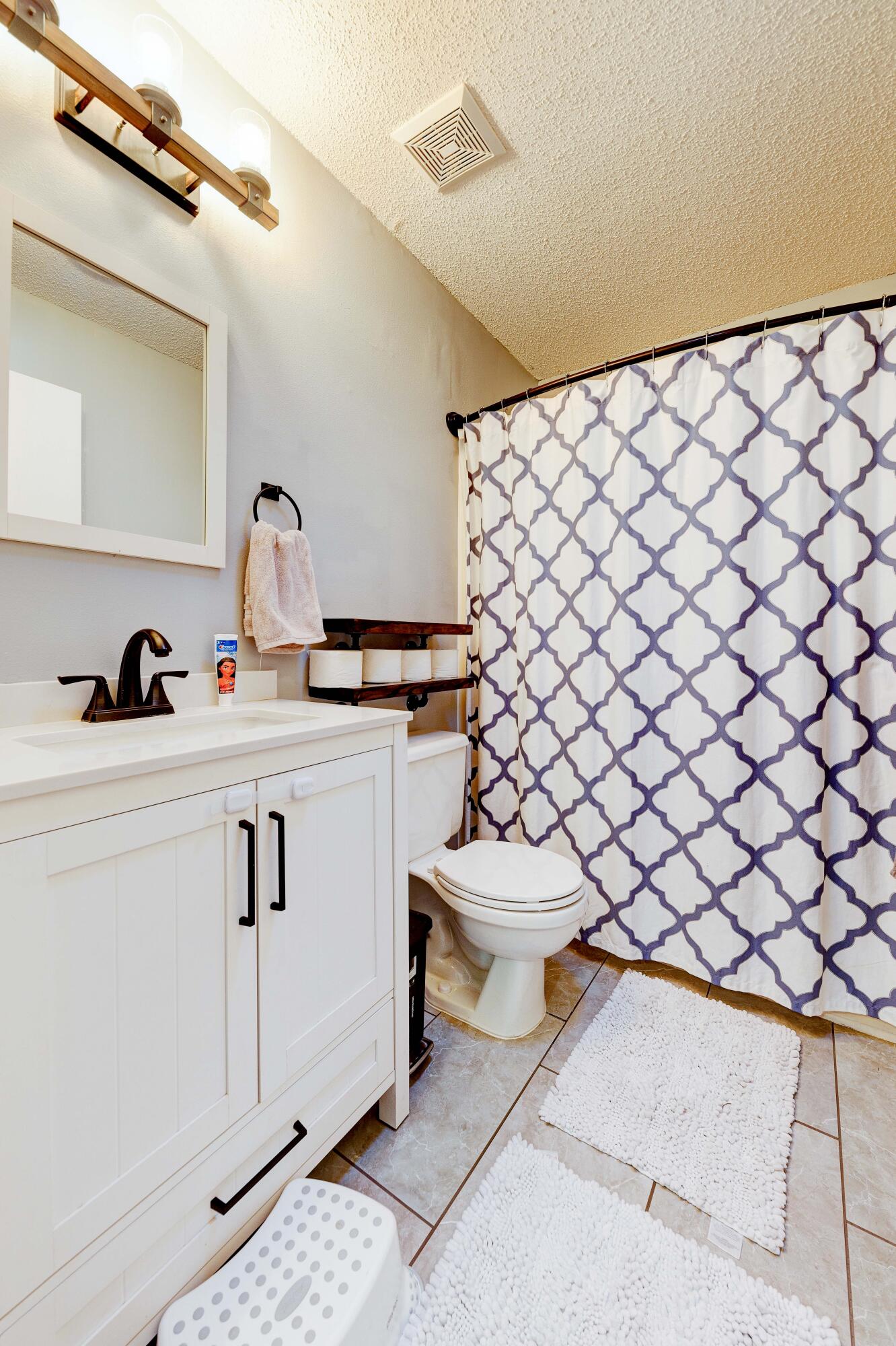 COUNTRYVIEW EST 4TH PH II LOT 8 - Residential