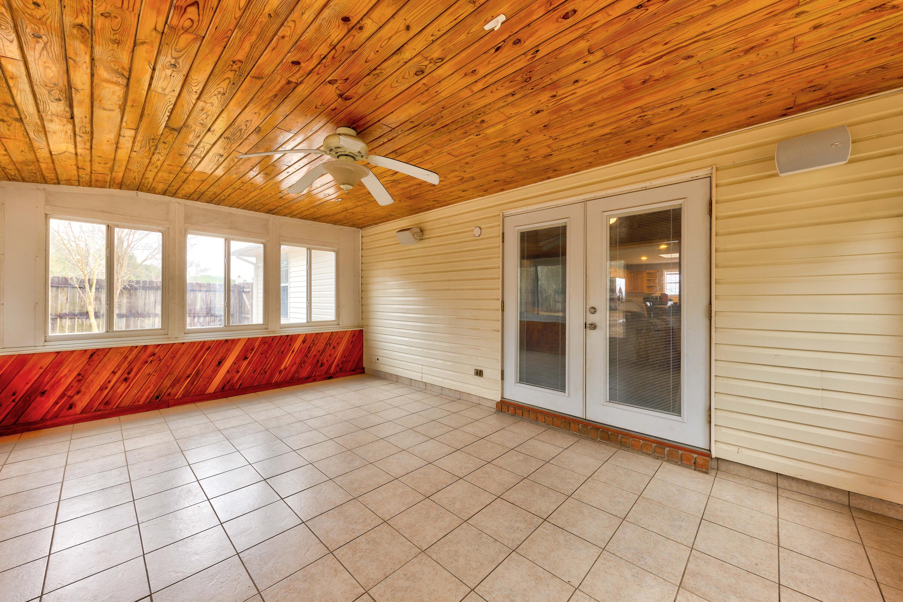 COUNTRYVIEW EST 4TH PH II LOT 8 - Residential