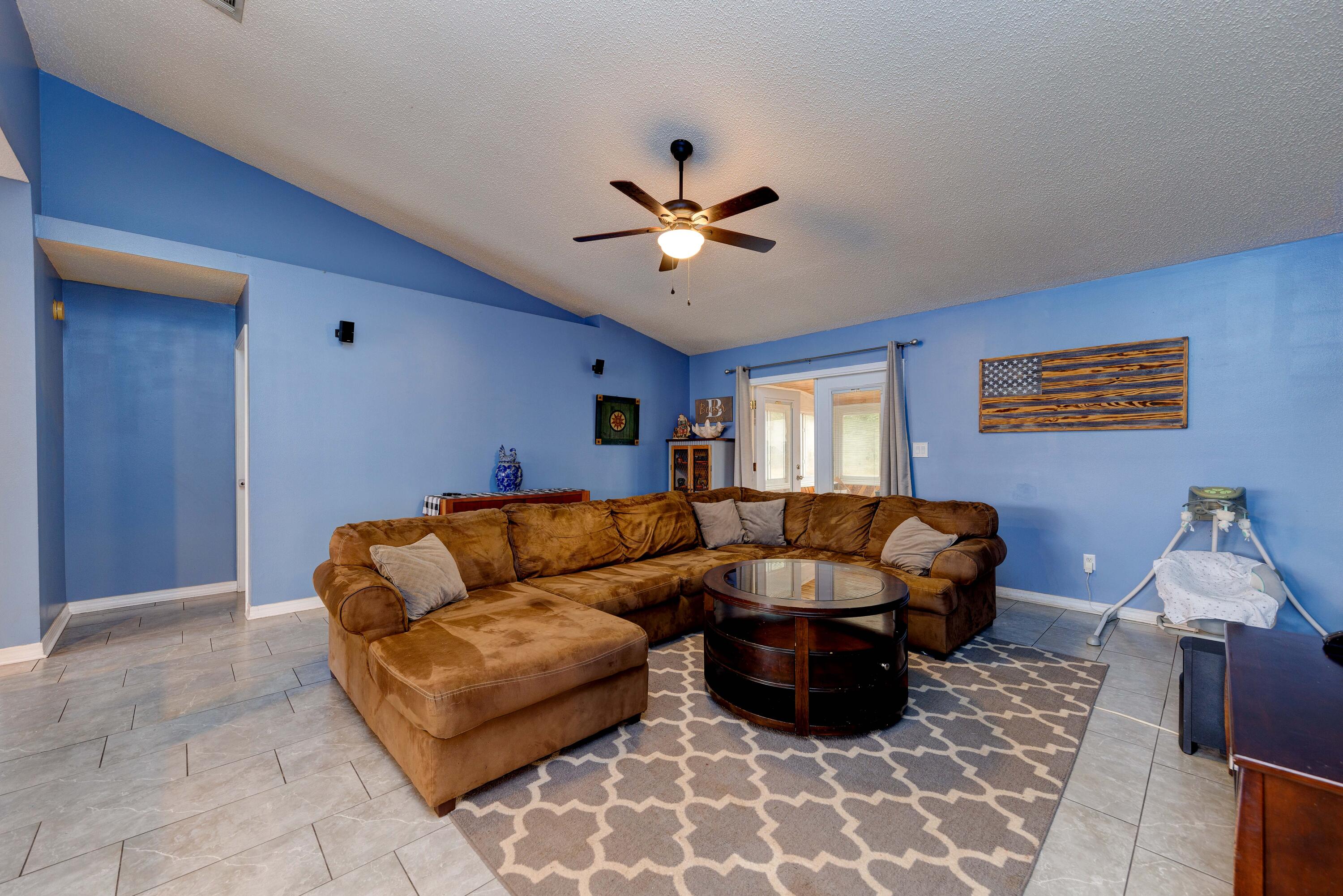 COUNTRYVIEW EST 4TH PH II LOT 8 - Residential
