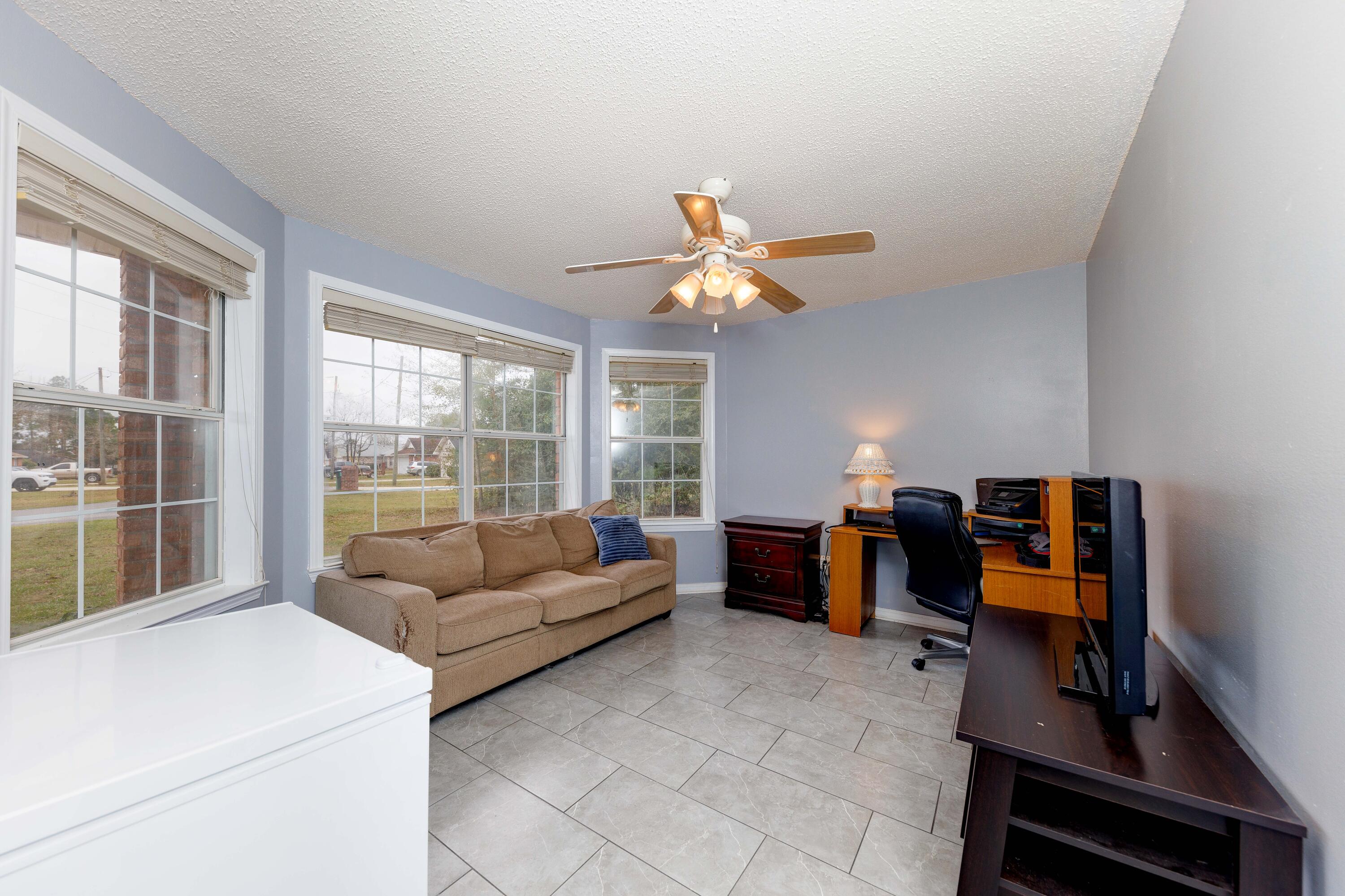 COUNTRYVIEW EST 4TH PH II LOT 8 - Residential