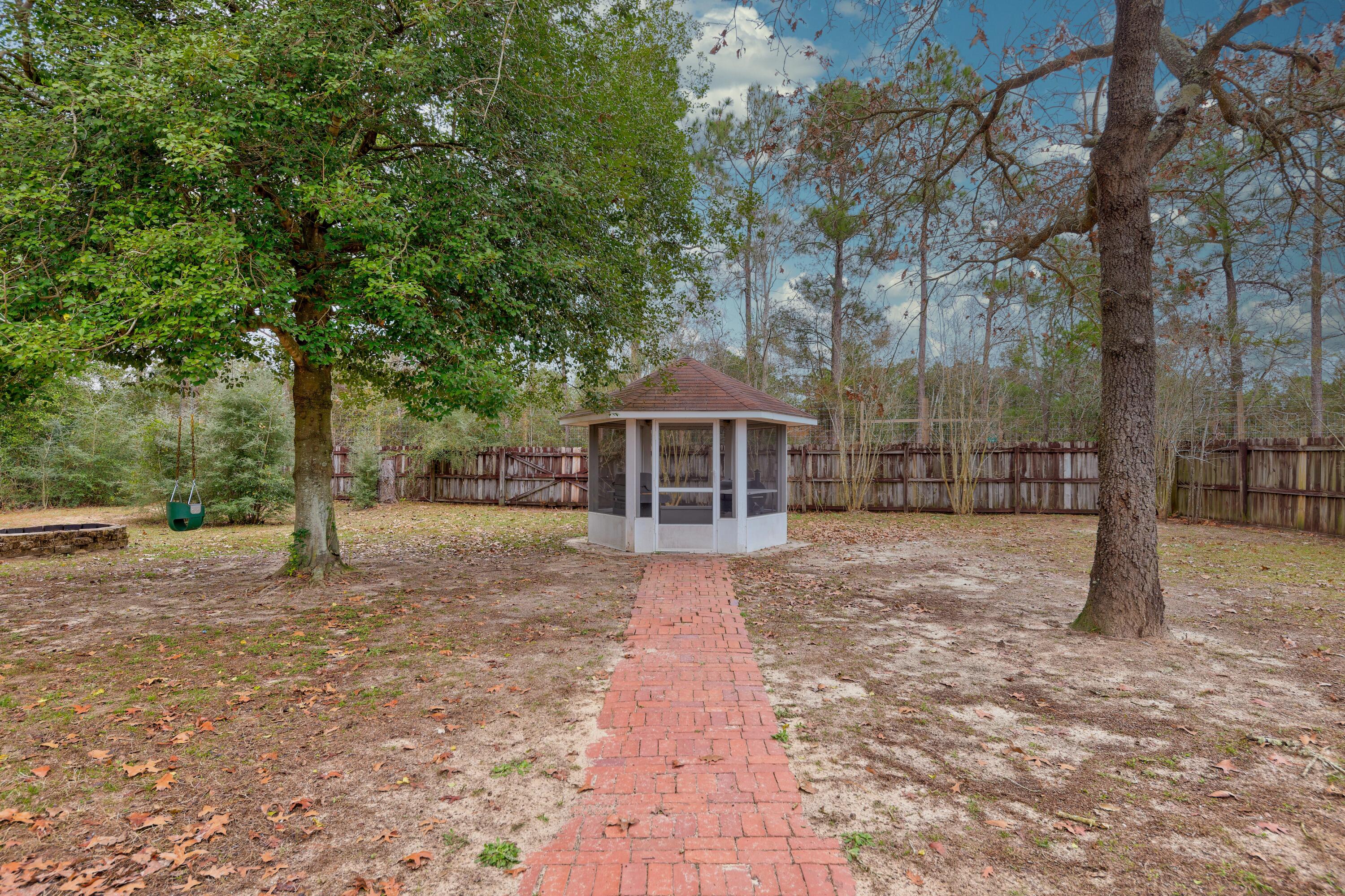 COUNTRYVIEW EST 4TH PH II LOT 8 - Residential