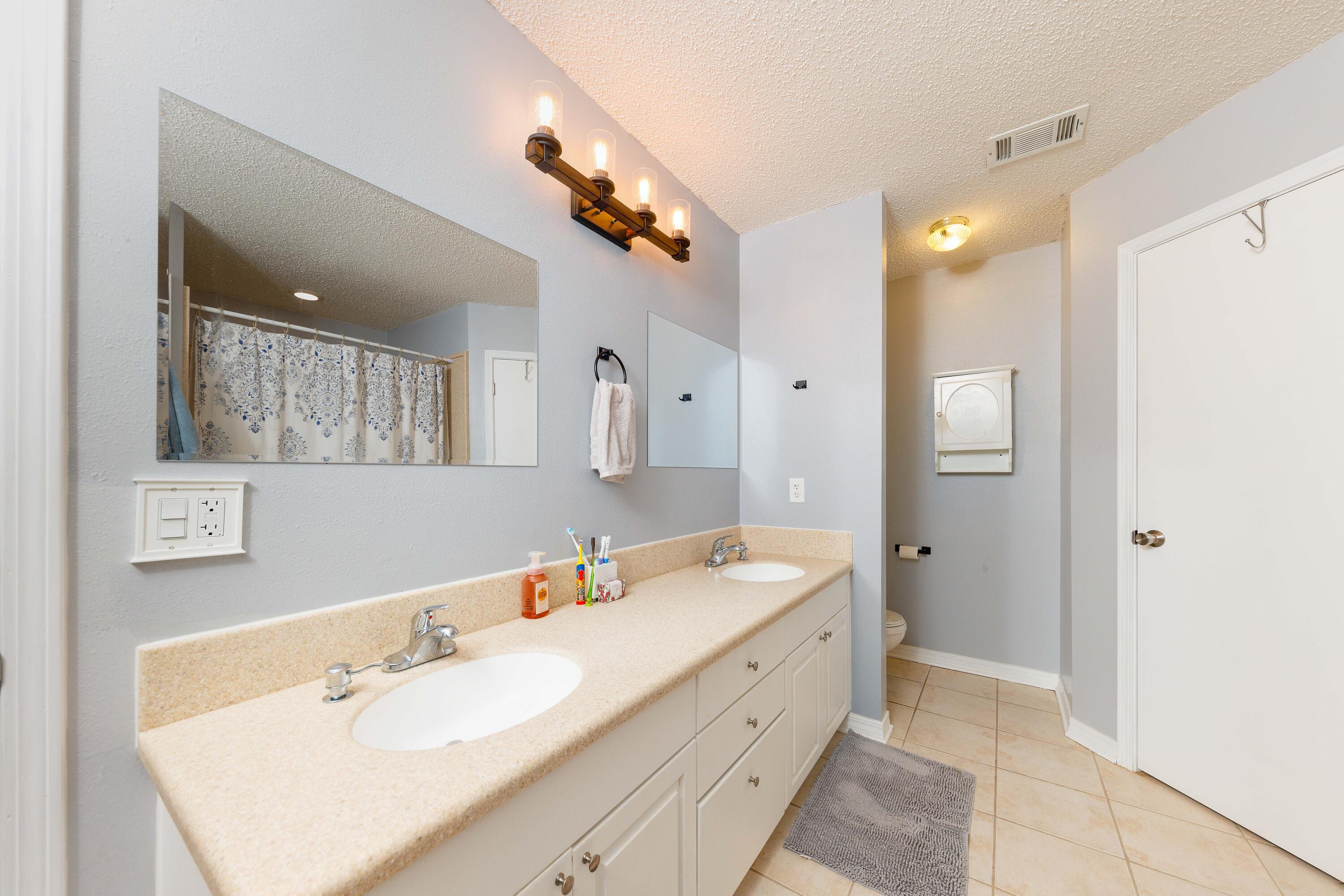 COUNTRYVIEW EST 4TH PH II LOT 8 - Residential