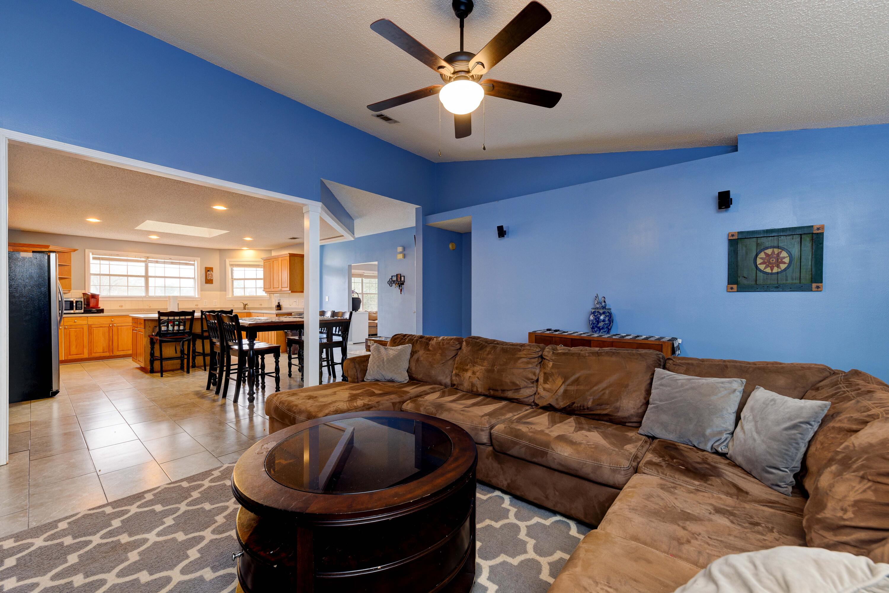 COUNTRYVIEW EST 4TH PH II LOT 8 - Residential
