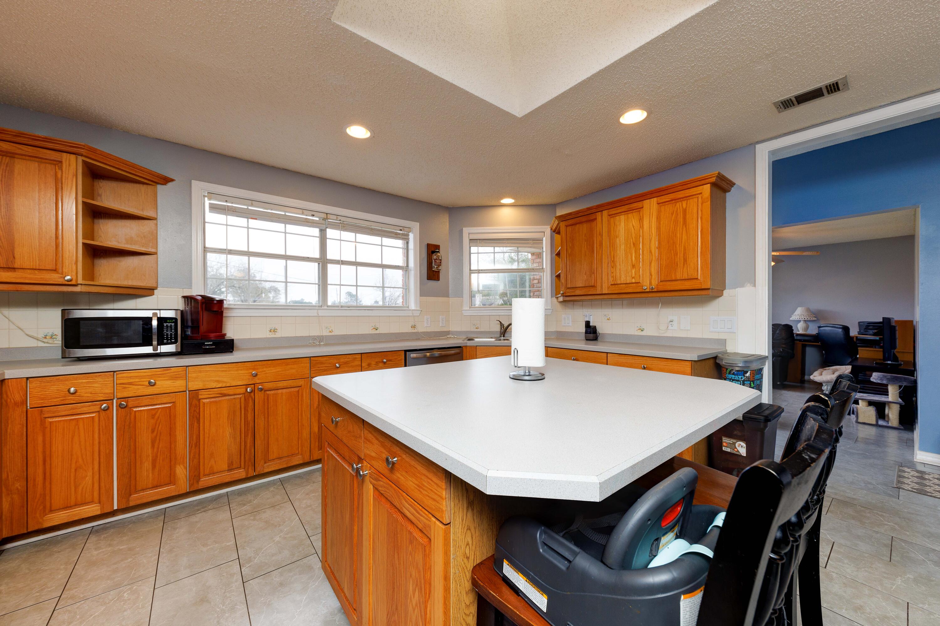 COUNTRYVIEW EST 4TH PH II LOT 8 - Residential