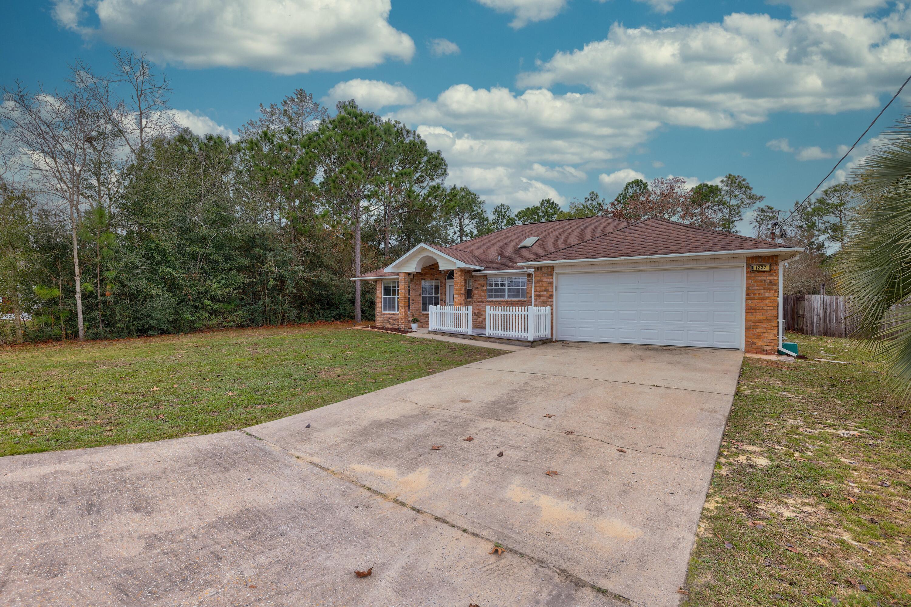 COUNTRYVIEW EST 4TH PH II LOT 8 - Residential