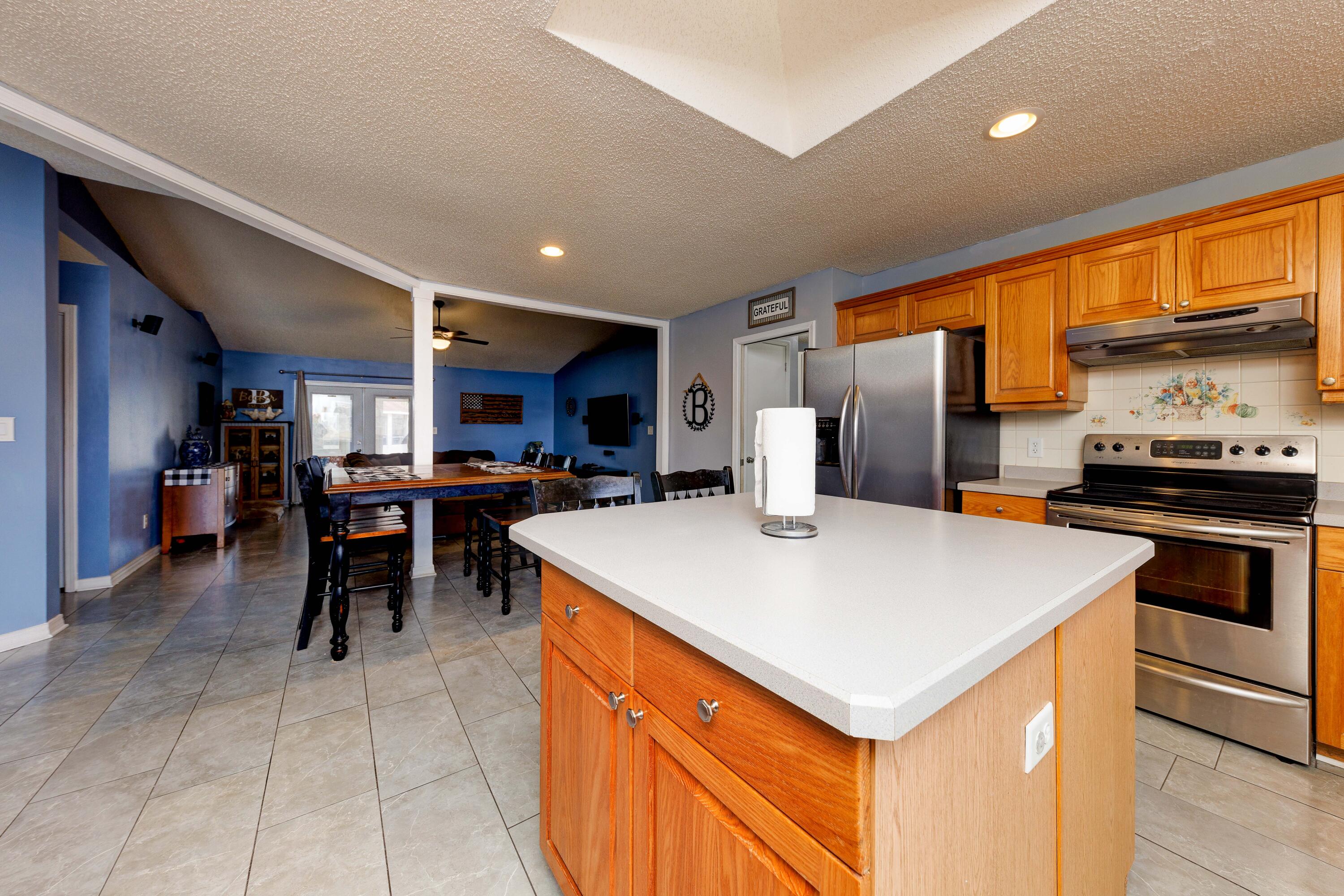 COUNTRYVIEW EST 4TH PH II LOT 8 - Residential