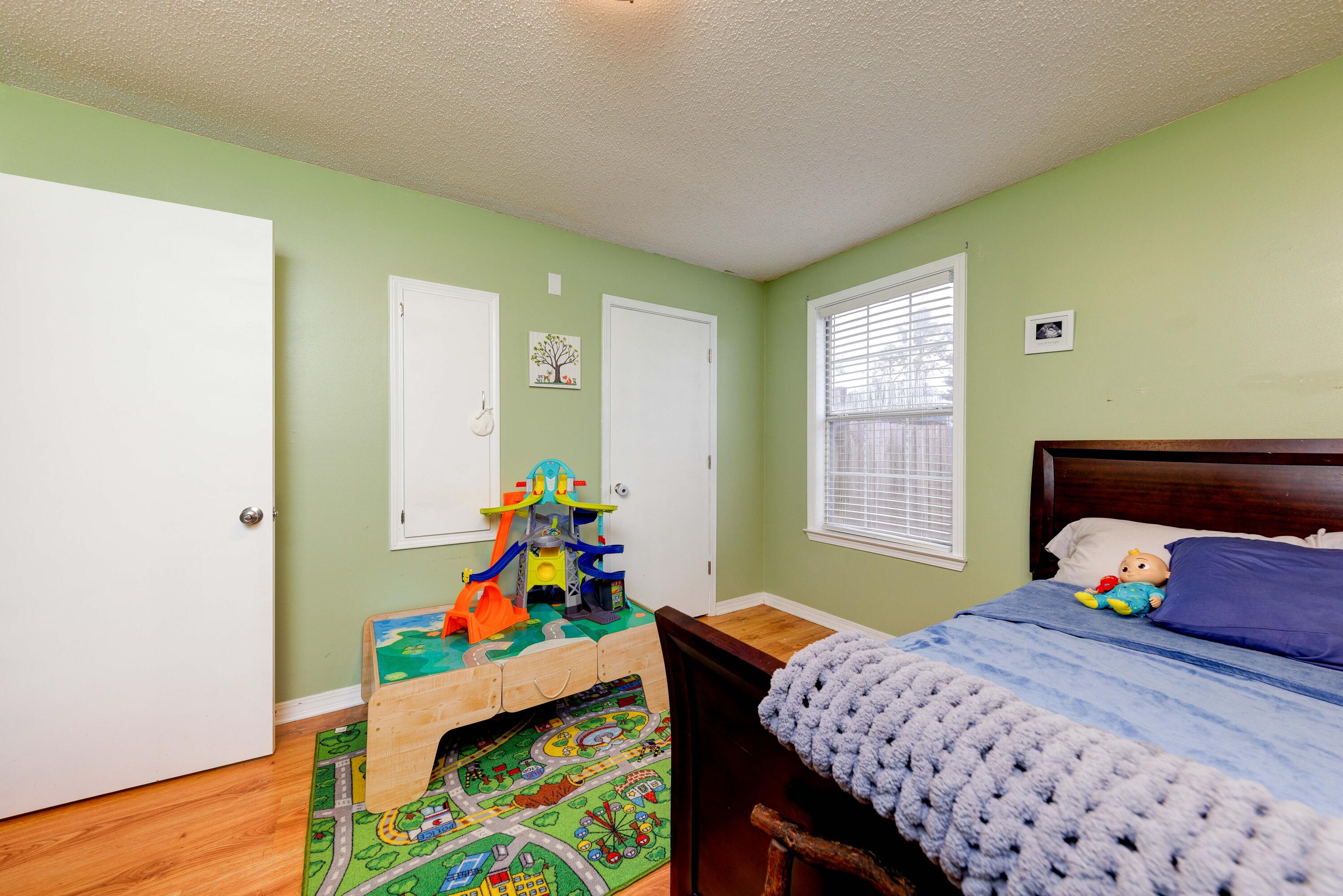 COUNTRYVIEW EST 4TH PH II LOT 8 - Residential