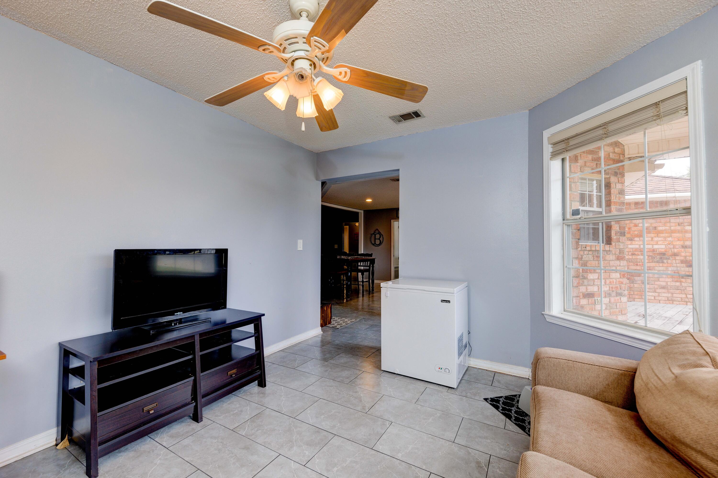 COUNTRYVIEW EST 4TH PH II LOT 8 - Residential