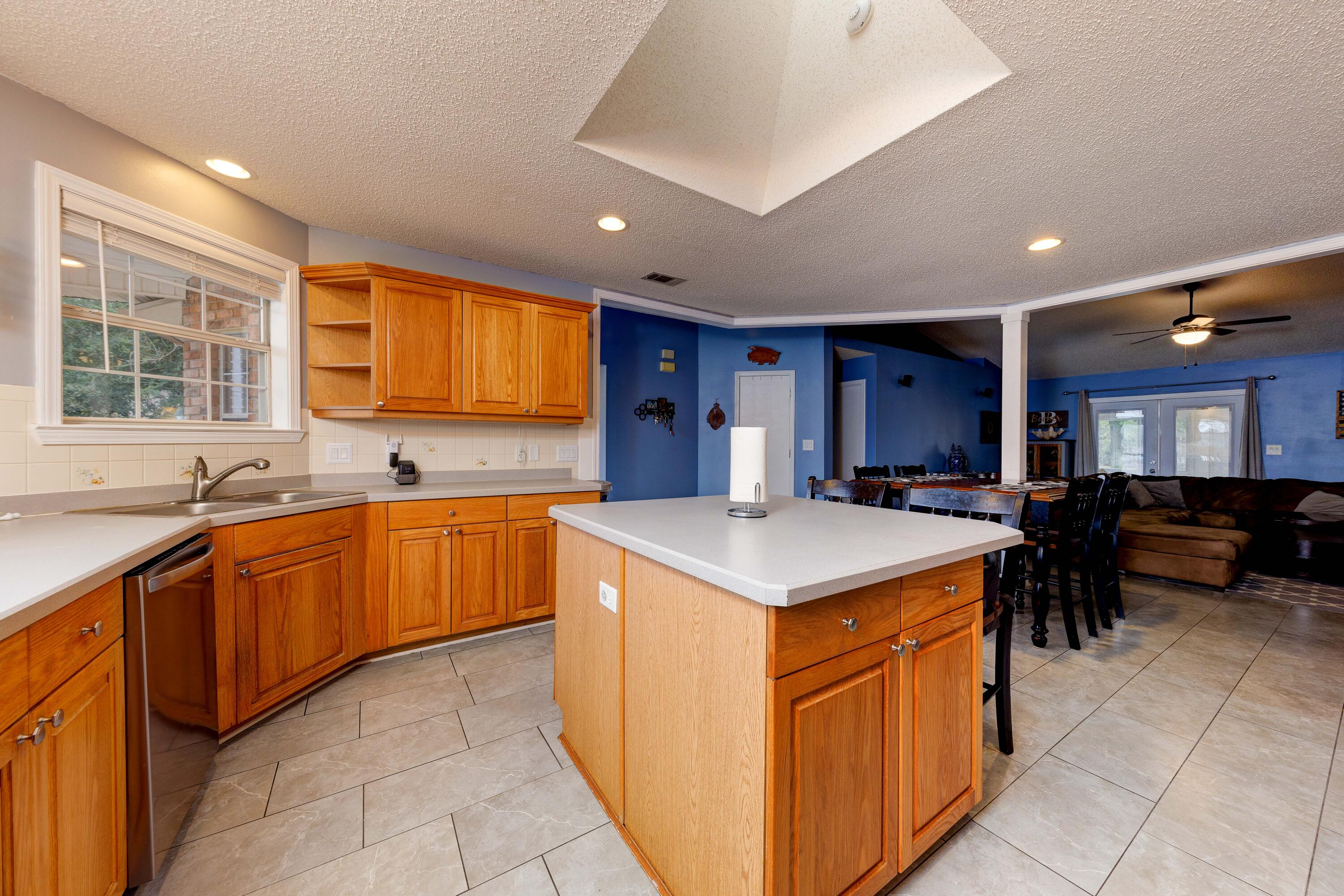 COUNTRYVIEW EST 4TH PH II LOT 8 - Residential