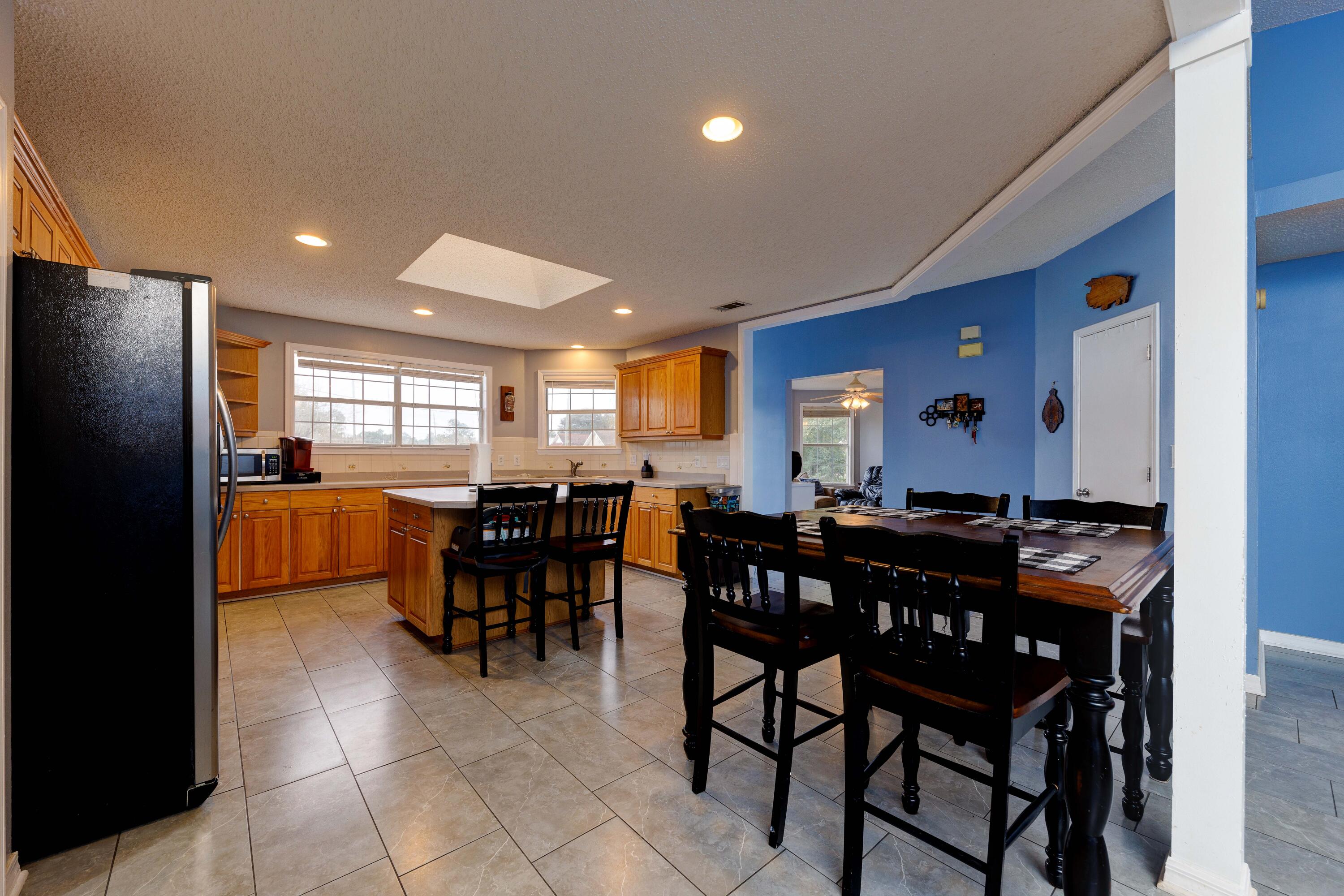 COUNTRYVIEW EST 4TH PH II LOT 8 - Residential