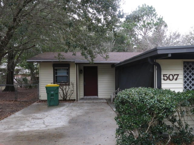 Charming duplex nestled in the heart of Niceville. Unit has all new laminate flooring with freshly painted interior. Kitchen includes all new cabinets, hardware, counters and stainless steel appliances including a built in microwave. New light fixtures throughout. Laundry area is equipped with new vinyl flooring and cabinets for extra storage space. Bathroom has all new tile, vanity and light fixture. Large Screened in Florida Room shared with neighboring unit, 511 Fir. Rent includes water, sewer, and garbage. No smoking. This is a must see! Easy application process, apply today!