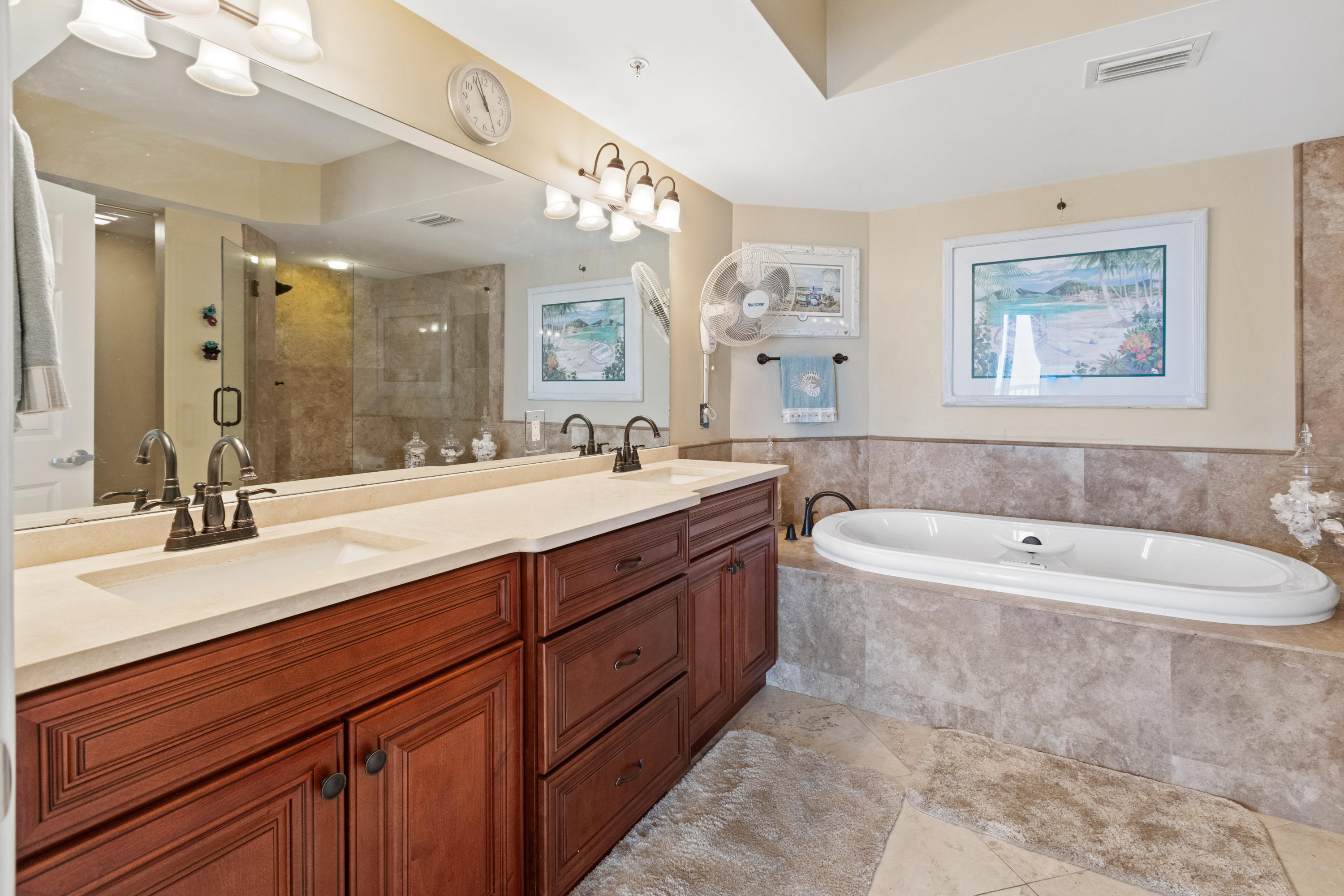 ST MAARTEN AT SILVER SHELLS - Residential