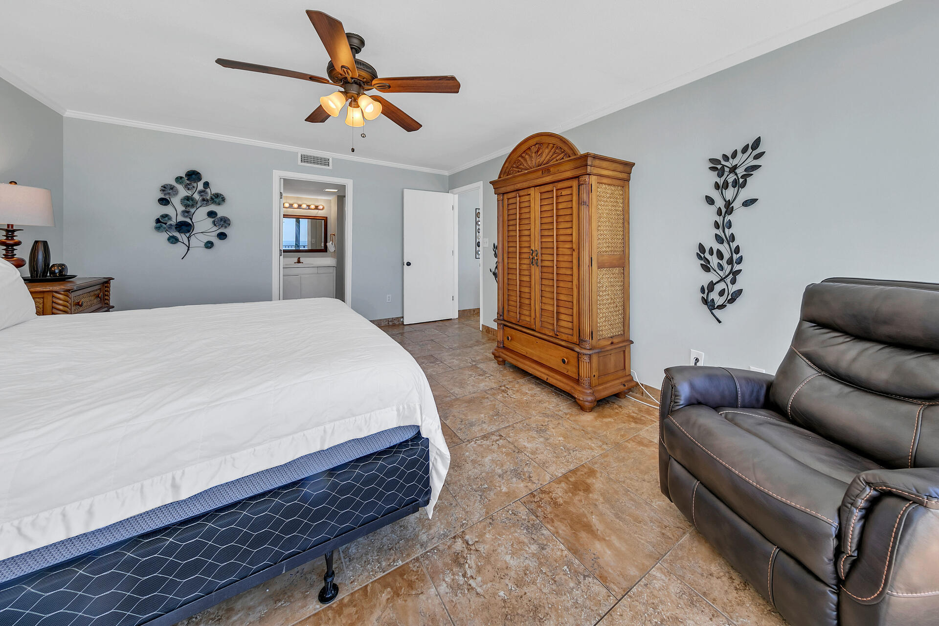 SEACHASE CONDO - Residential