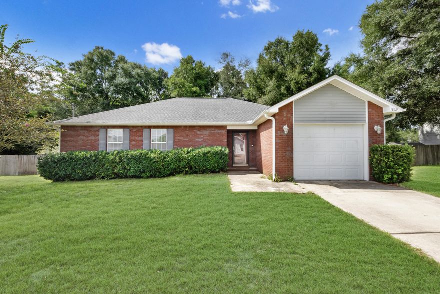 Adorable 3 bd/2 ba home situated on a nearly 1/4 acre lot in east Crestview. The home has been well maintained and is ready for a new owner. Spacious living room and kitchen with adjoining dining area. Kitchen boasts tons of cabinet space, counter height bar and comes equipped with appliances. Seller has kept this home very clean and has taken pride to keep it up. This is the perfect first home for you, message me for a private tour.
