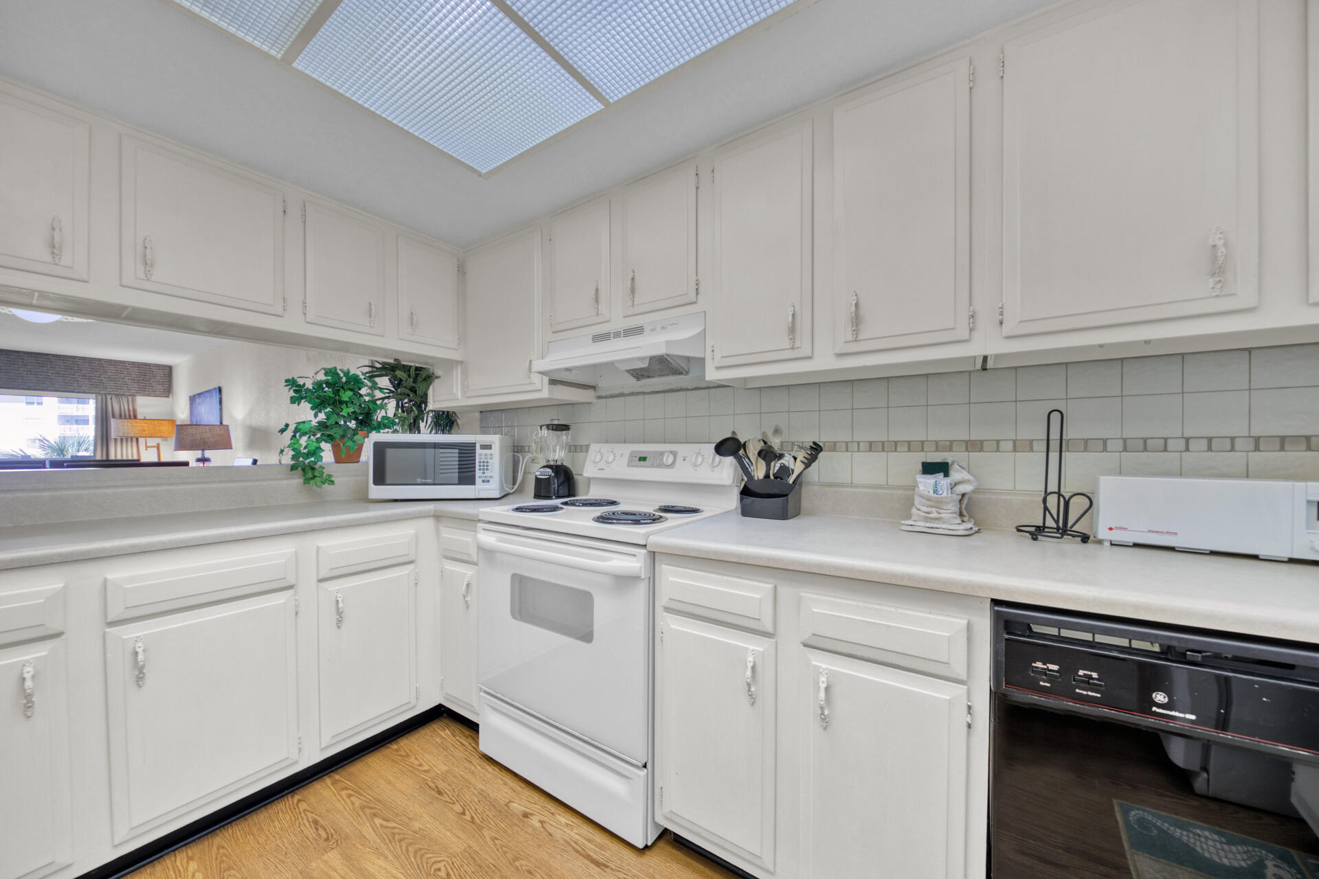 EL MATADOR CONDO - Residential