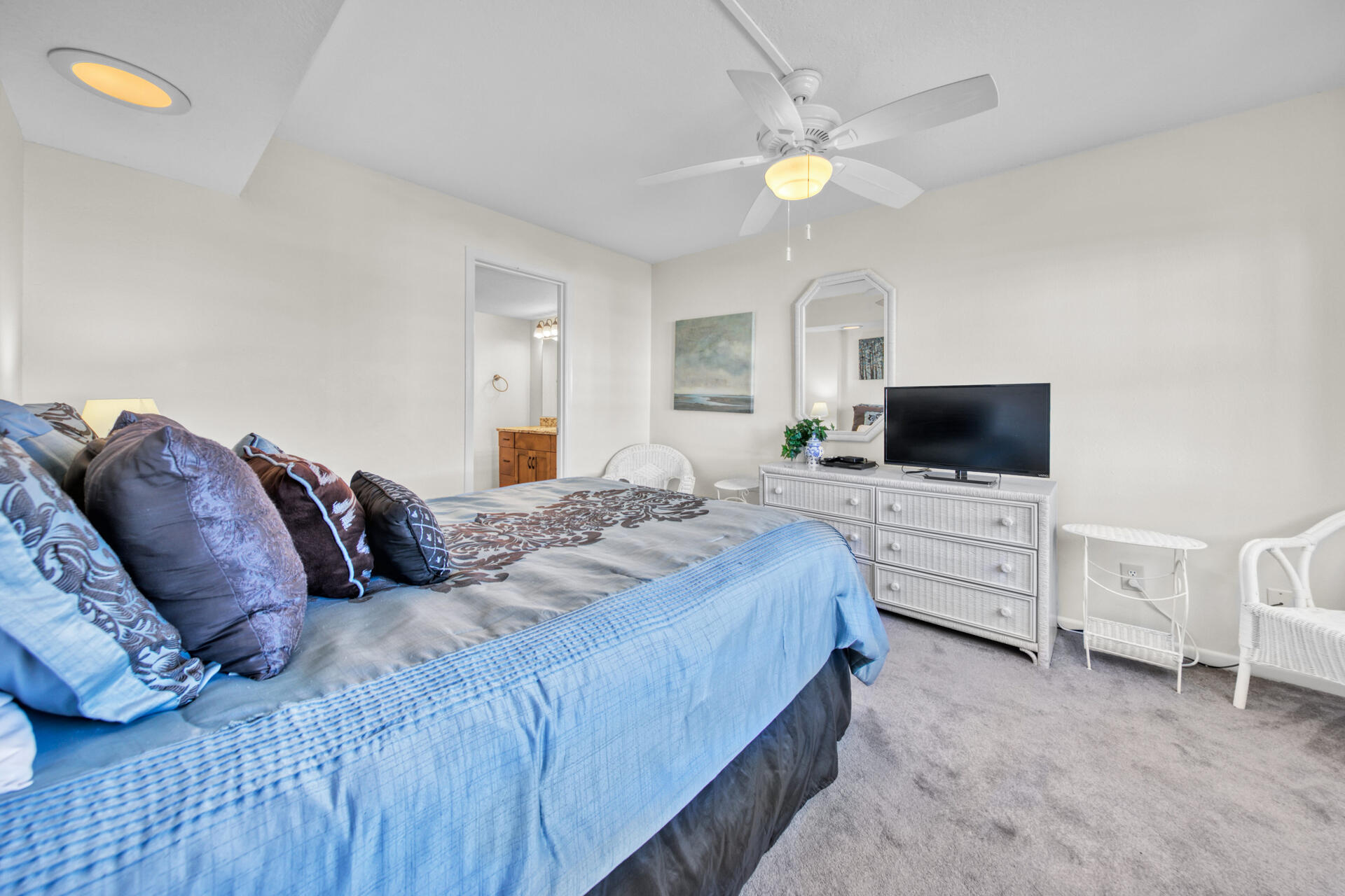 EL MATADOR CONDO - Residential