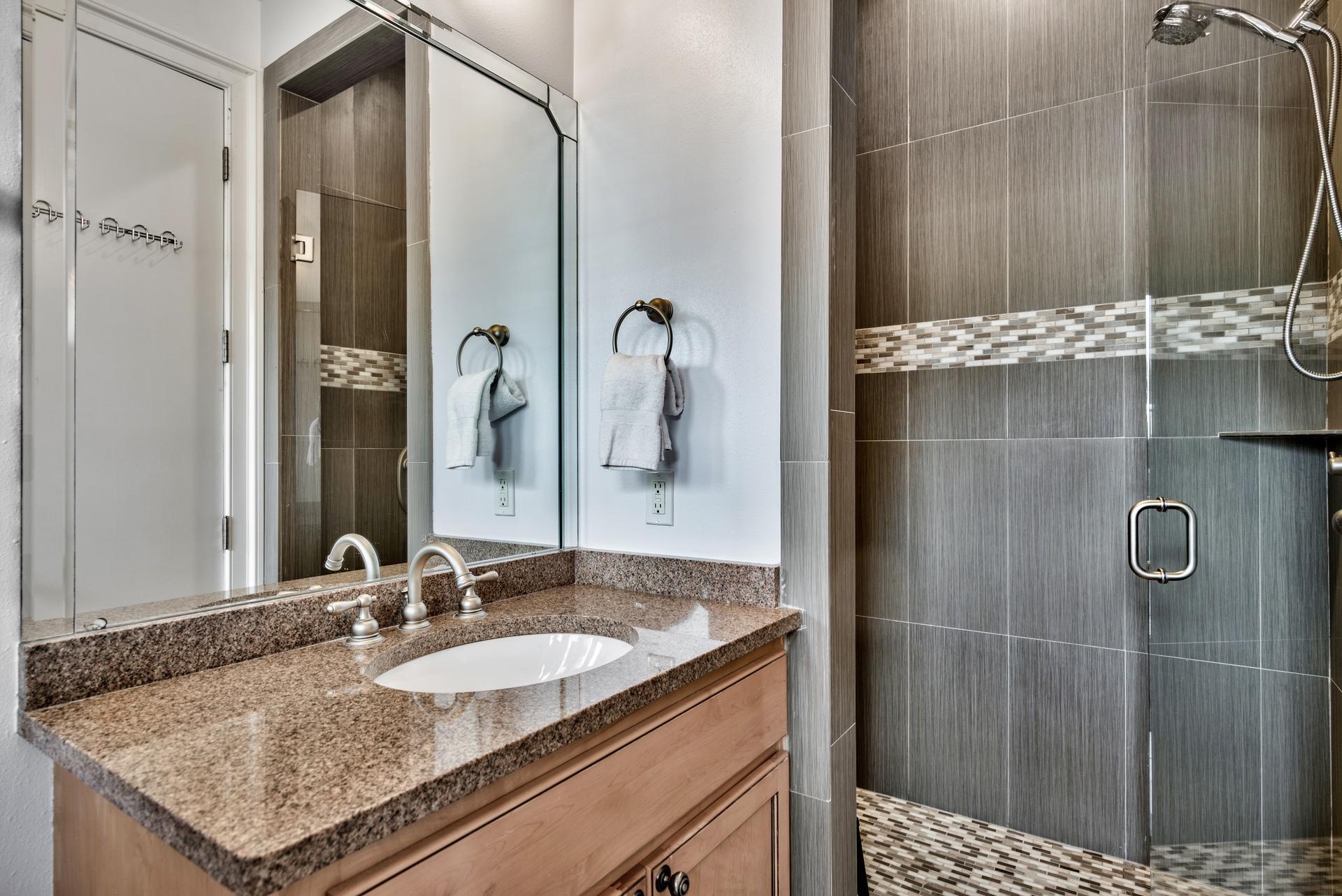 LAGUNA LEGEND TOWNHOMES - Residential