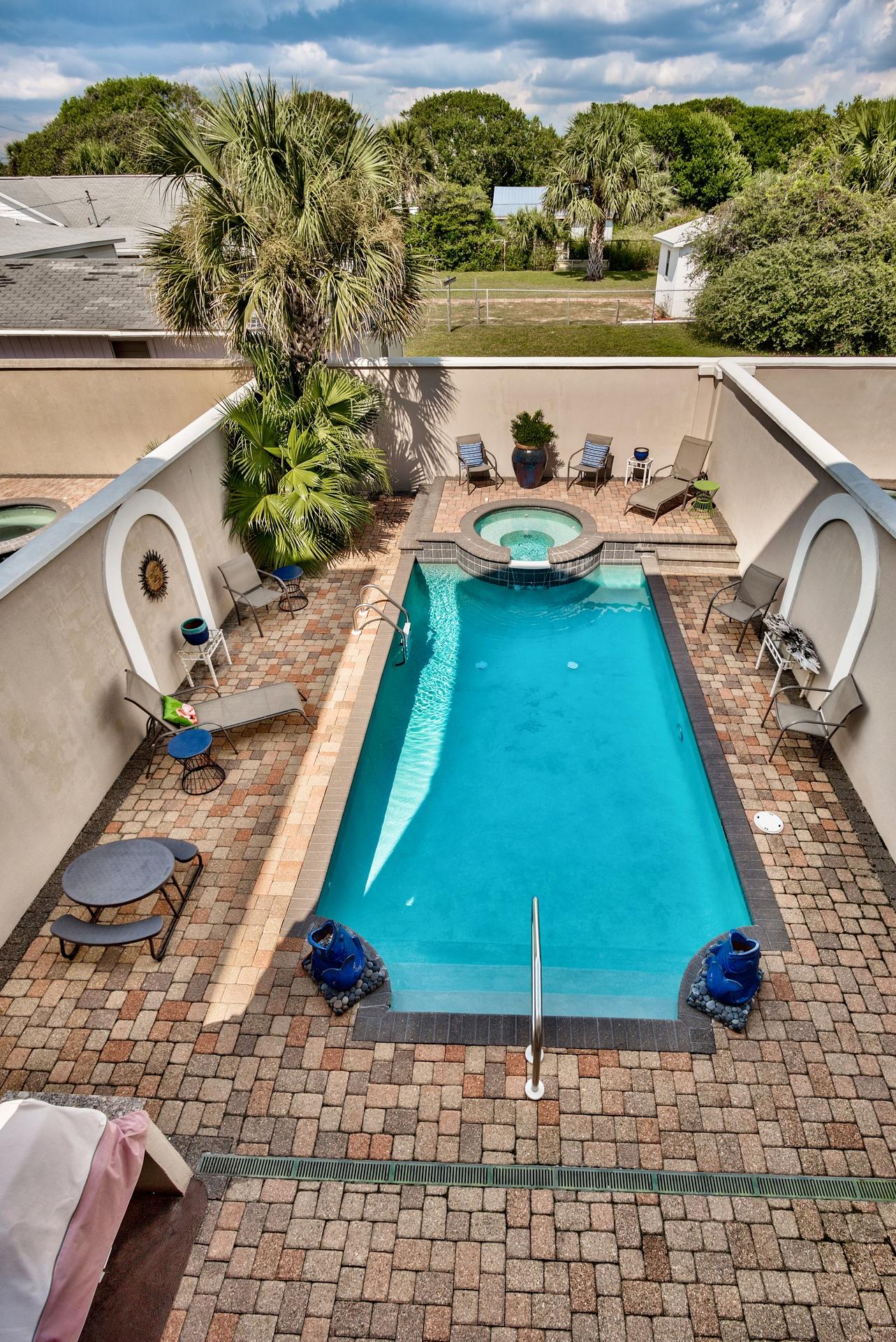 LAGUNA LEGEND TOWNHOMES - Residential