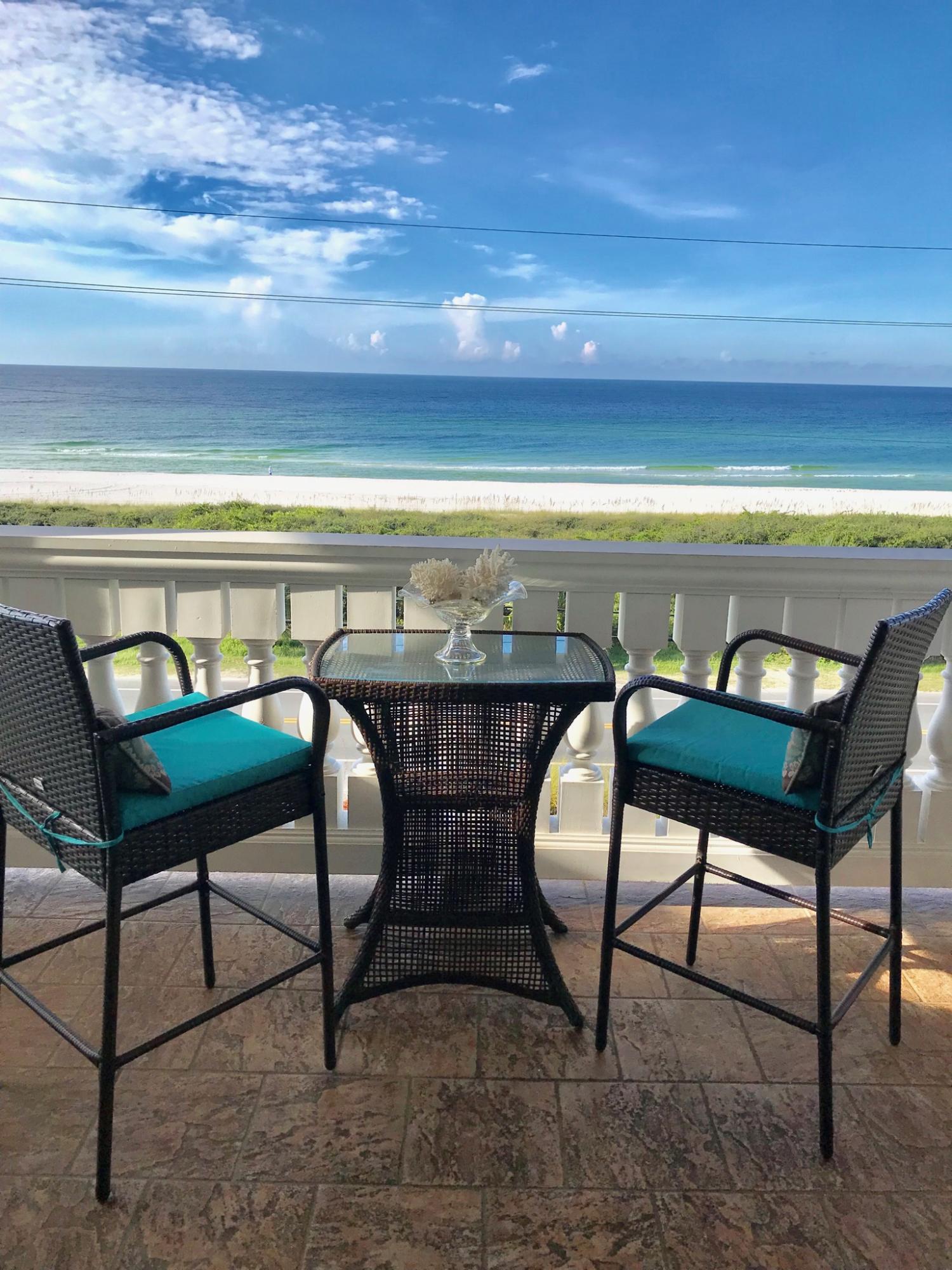 LAGUNA LEGEND TOWNHOMES - Residential