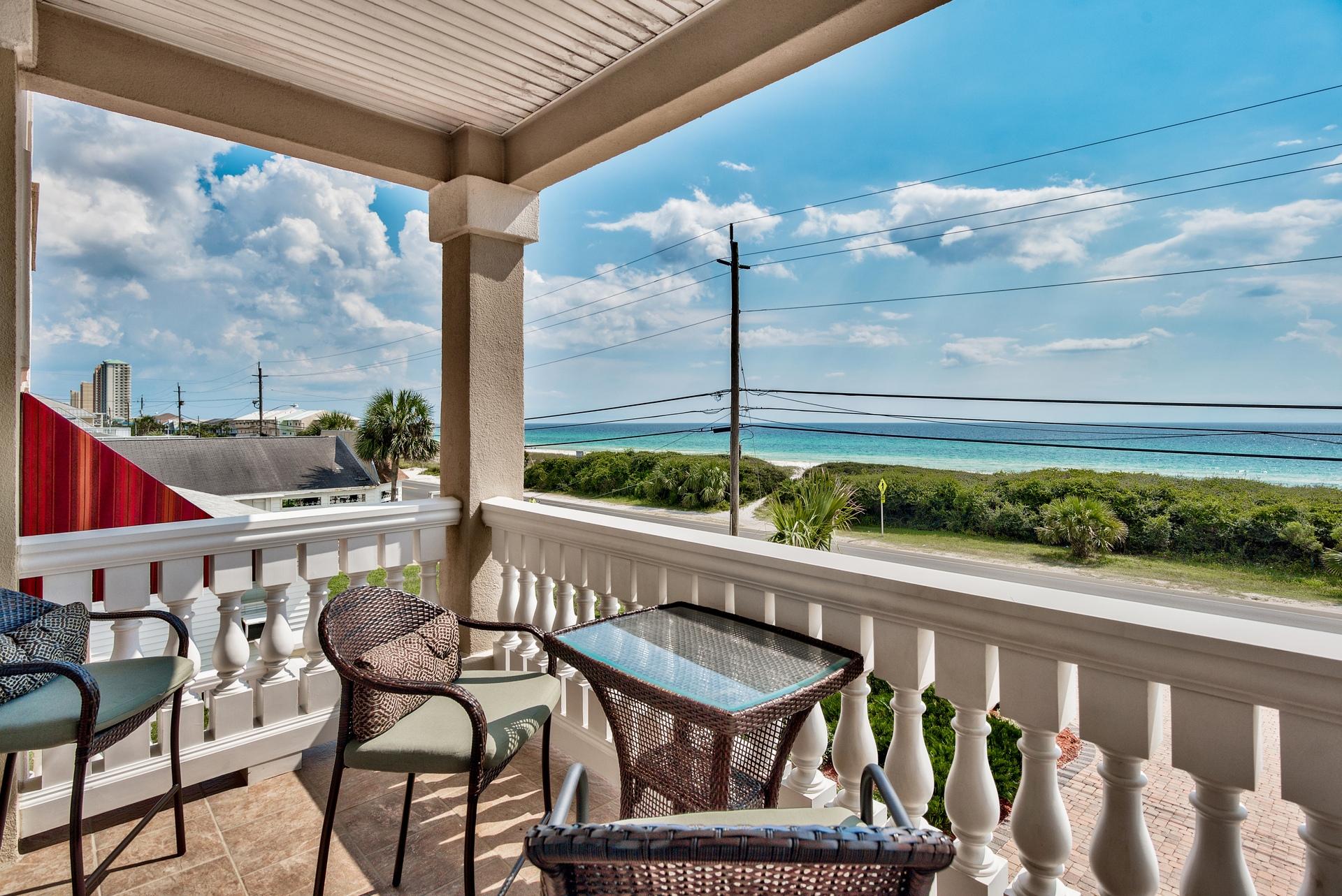 LAGUNA LEGEND TOWNHOMES - Residential