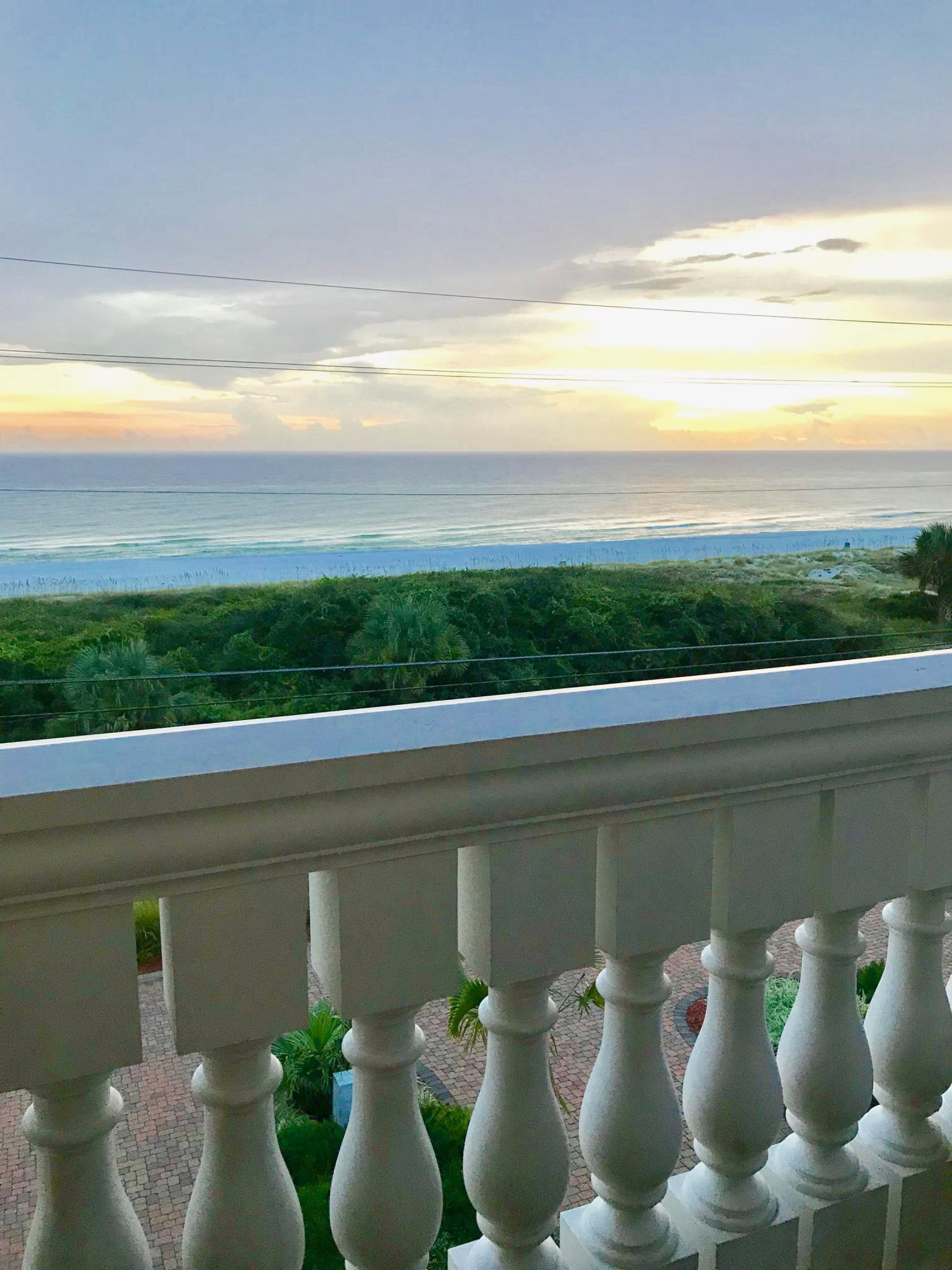 LAGUNA LEGEND TOWNHOMES - Residential