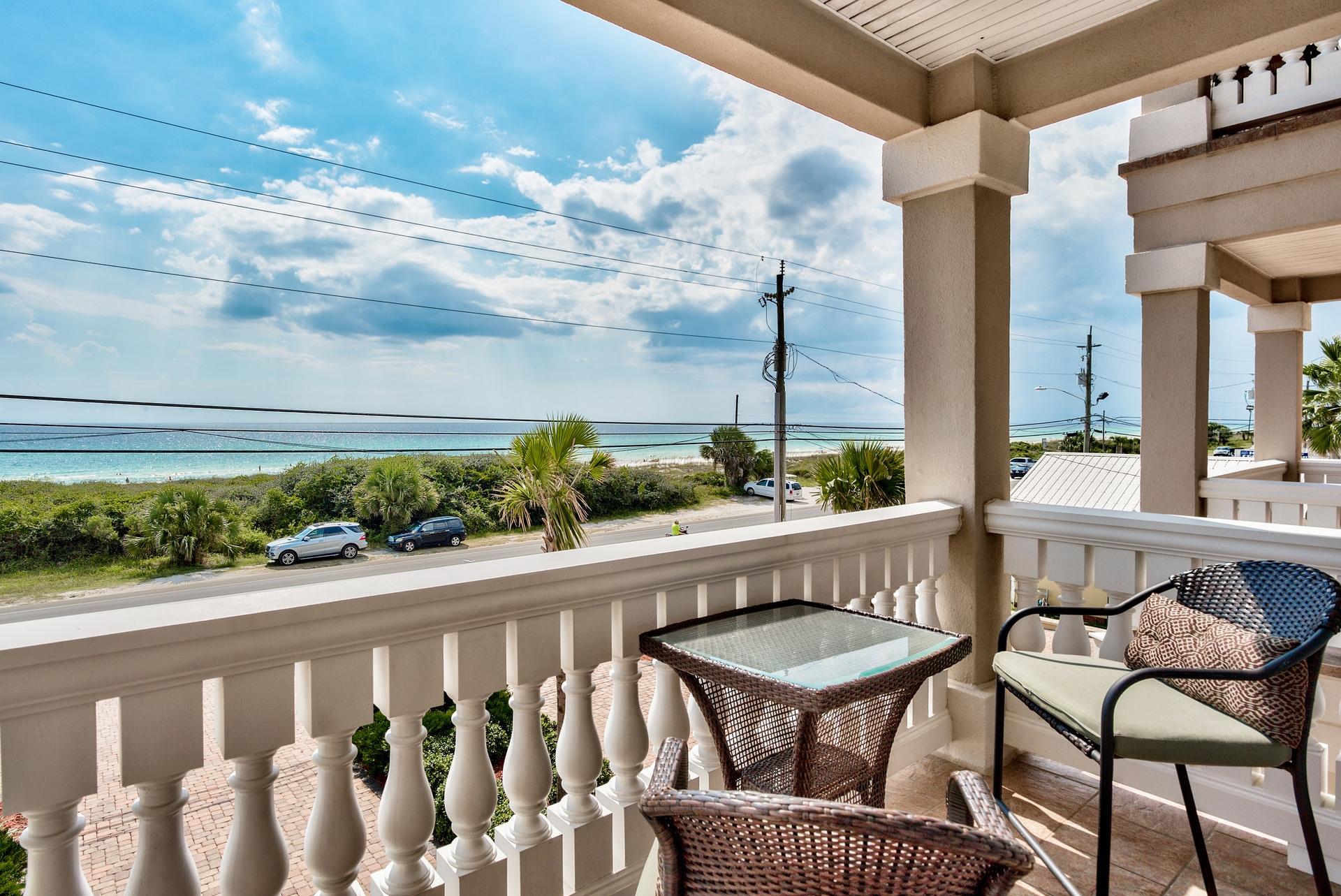 LAGUNA LEGEND TOWNHOMES - Residential