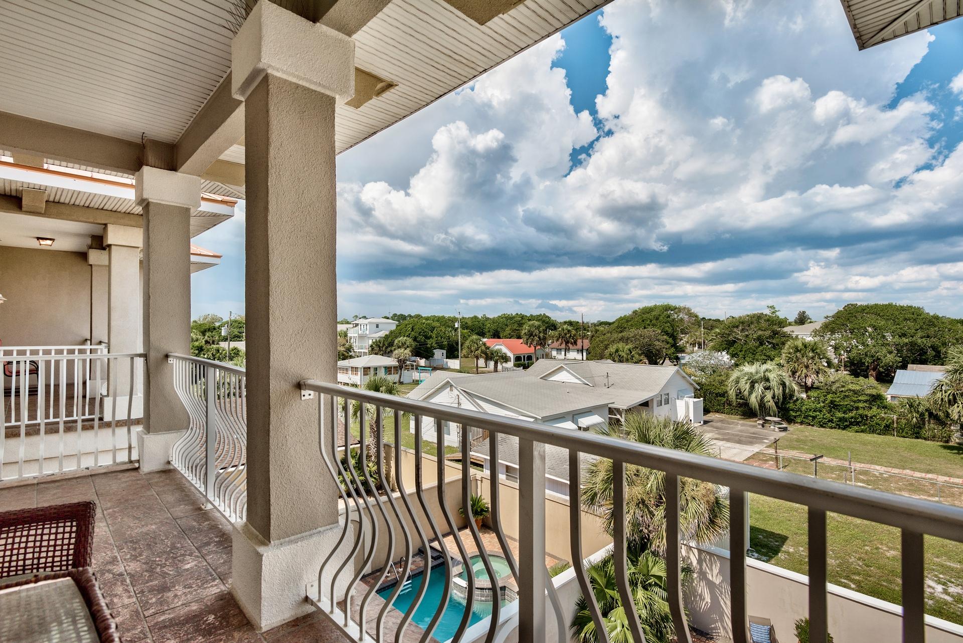 LAGUNA LEGEND TOWNHOMES - Residential