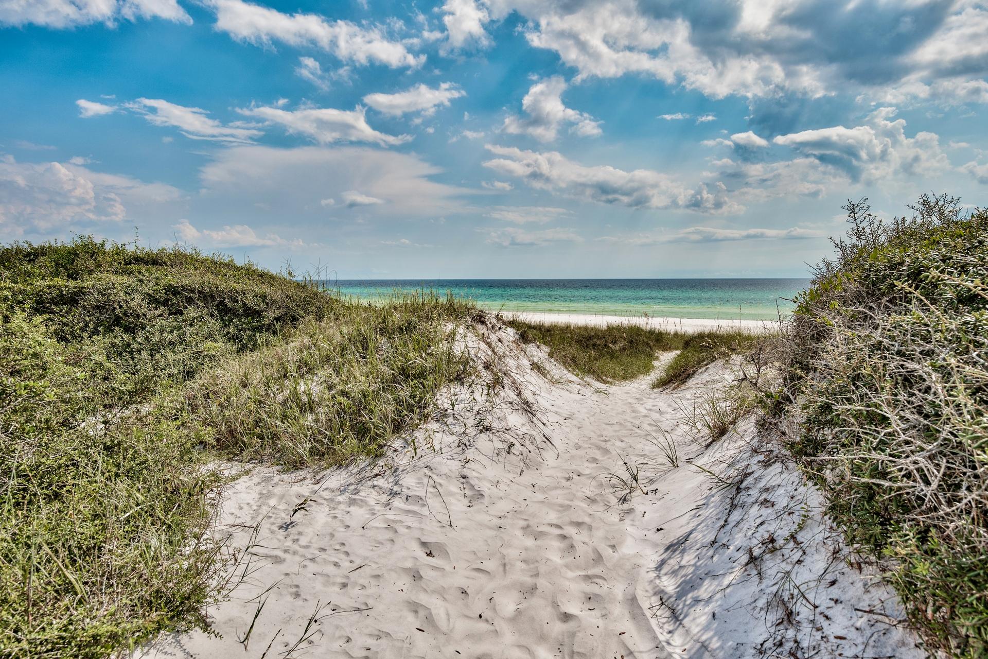 LAGUNA LEGEND TOWNHOMES - Residential