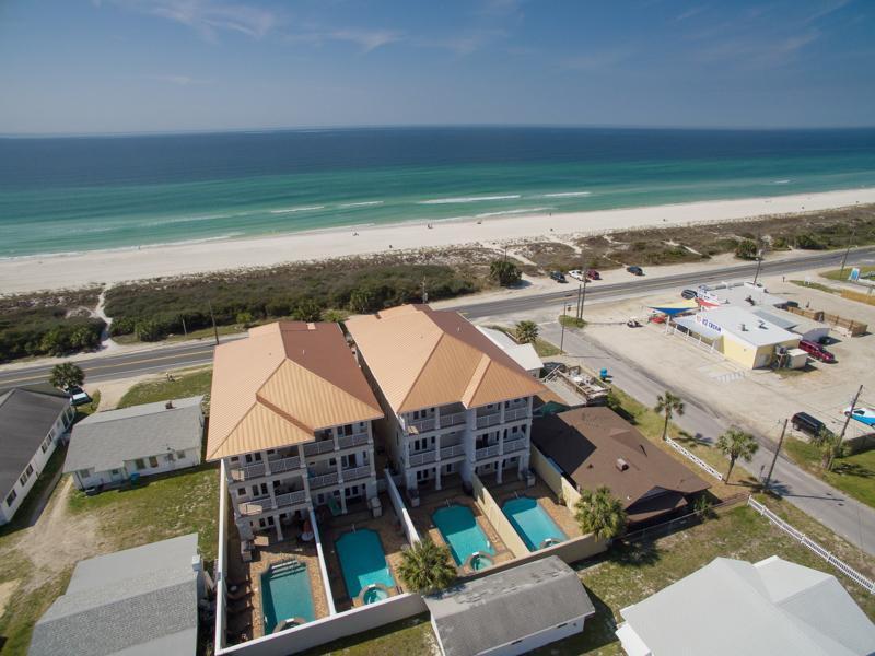 LAGUNA LEGEND TOWNHOMES - Residential