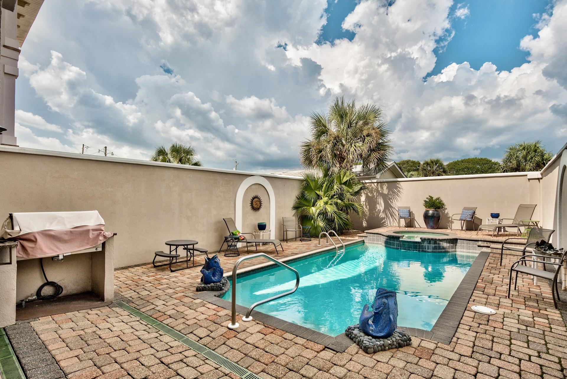 LAGUNA LEGEND TOWNHOMES - Residential