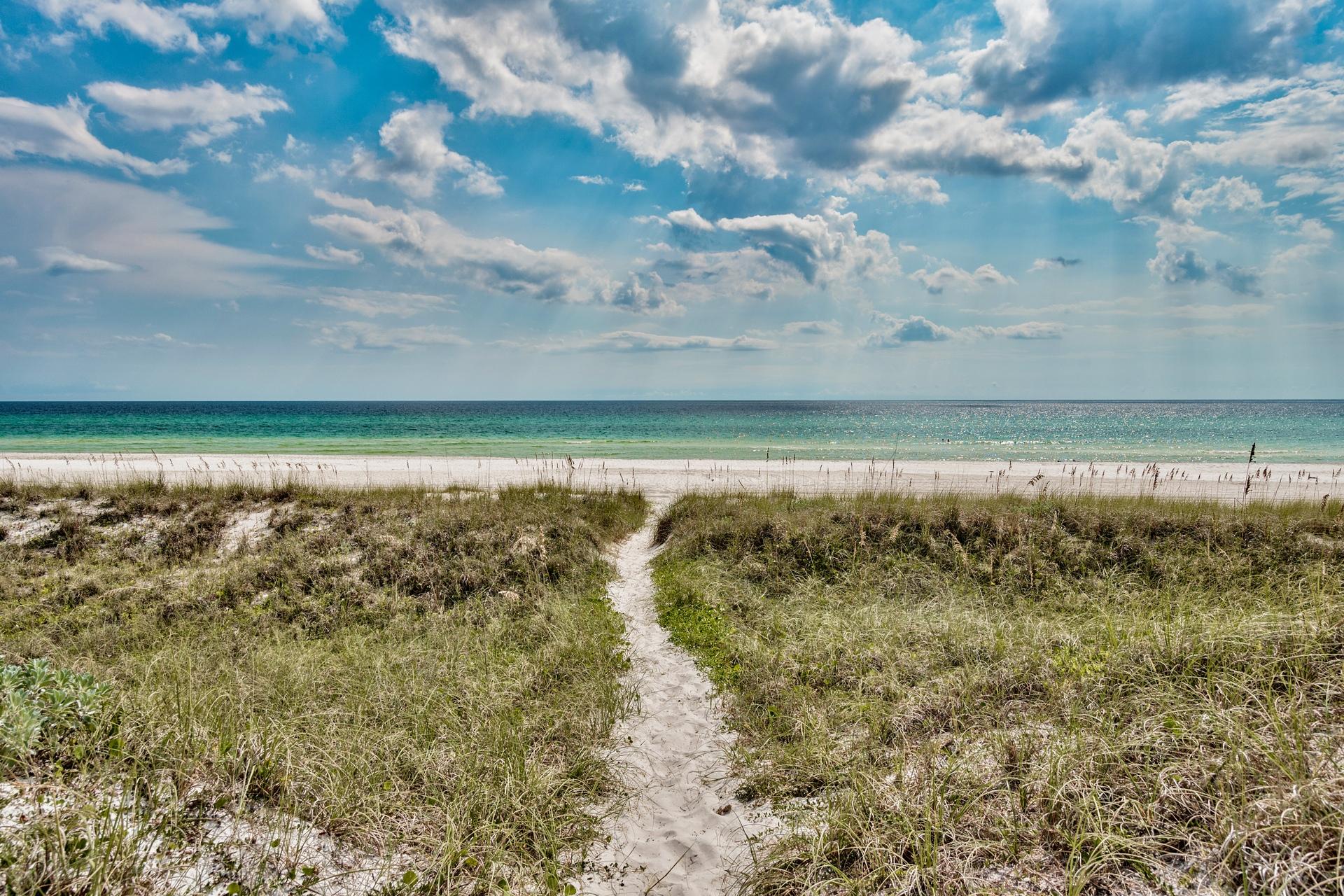 LAGUNA LEGEND TOWNHOMES - Residential