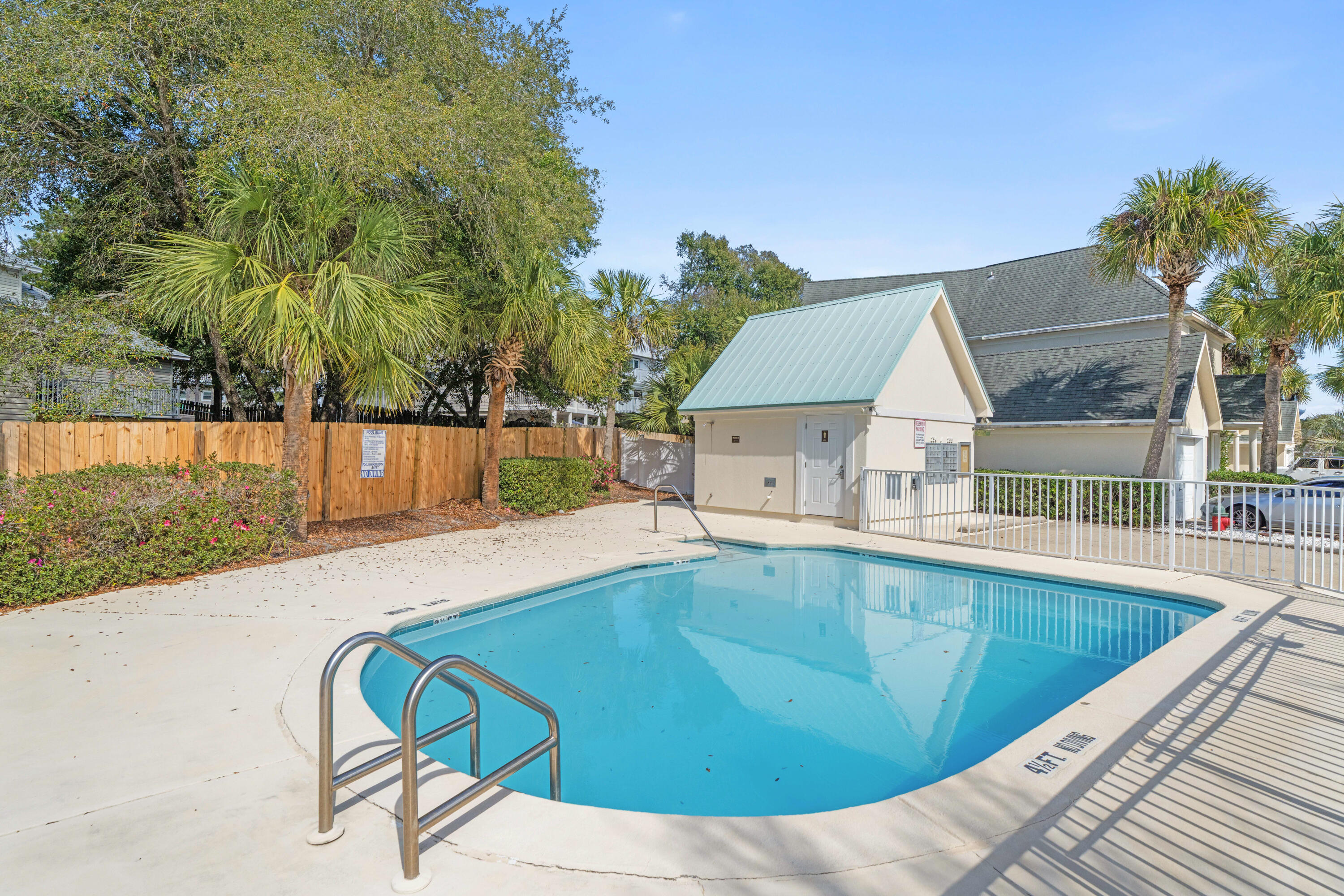 PELICAN PLACE T/H EAST LOT 3 - Residential