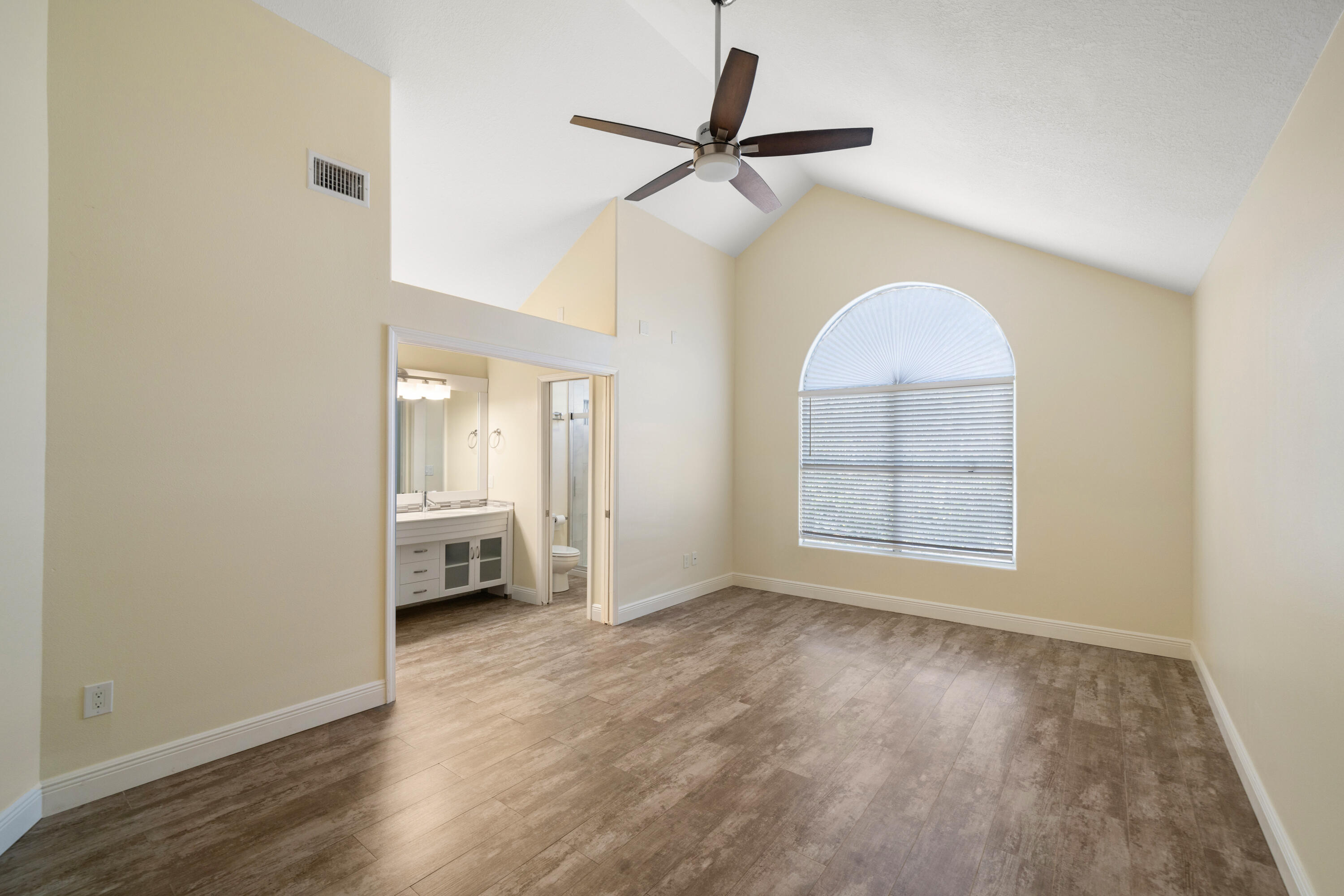 PELICAN PLACE T/H EAST LOT 3 - Residential