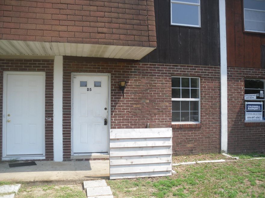 Great location in Shalimar, 2 bedroom, 1.5 bath Townhome with dining area and enclosed patio. Buyers to verify all information and measurements.