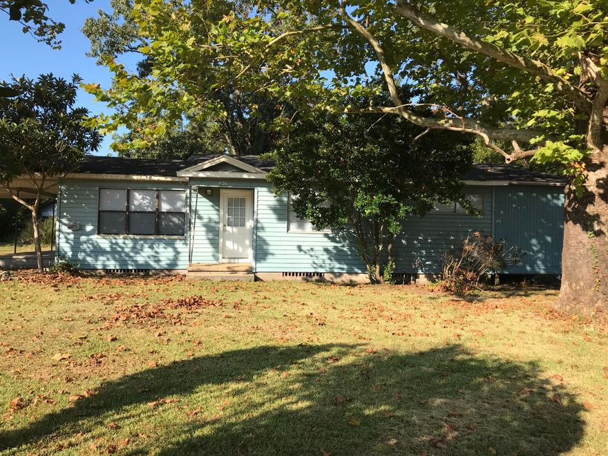 Newly remodeled. This quaint 3 bedroom 3 bath has just been updated. New paint, laminate flooring, new frig, and new dishwasher. This home boast 2 master suites. Conveniently located near Crestview High School. Must see this one.