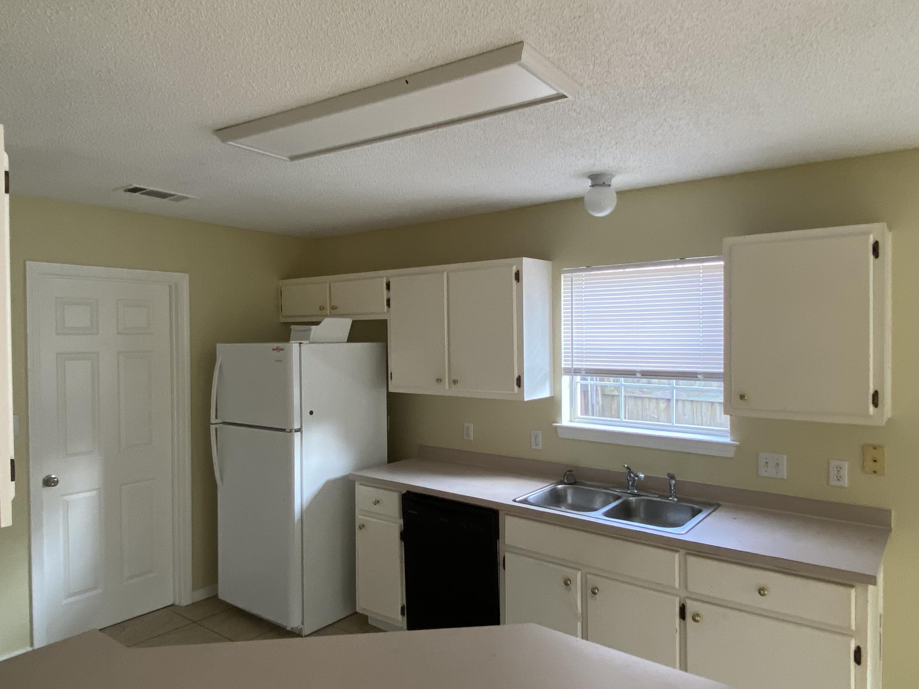 VICTORIA PARK - Residential Lease