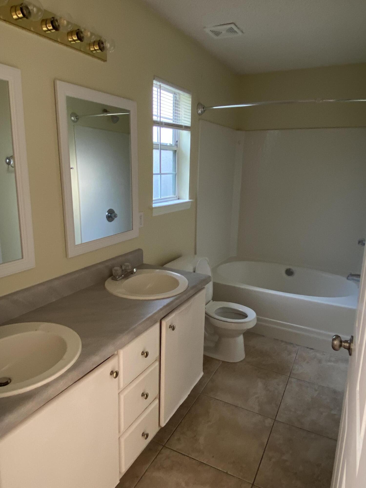 VICTORIA PARK - Residential Lease