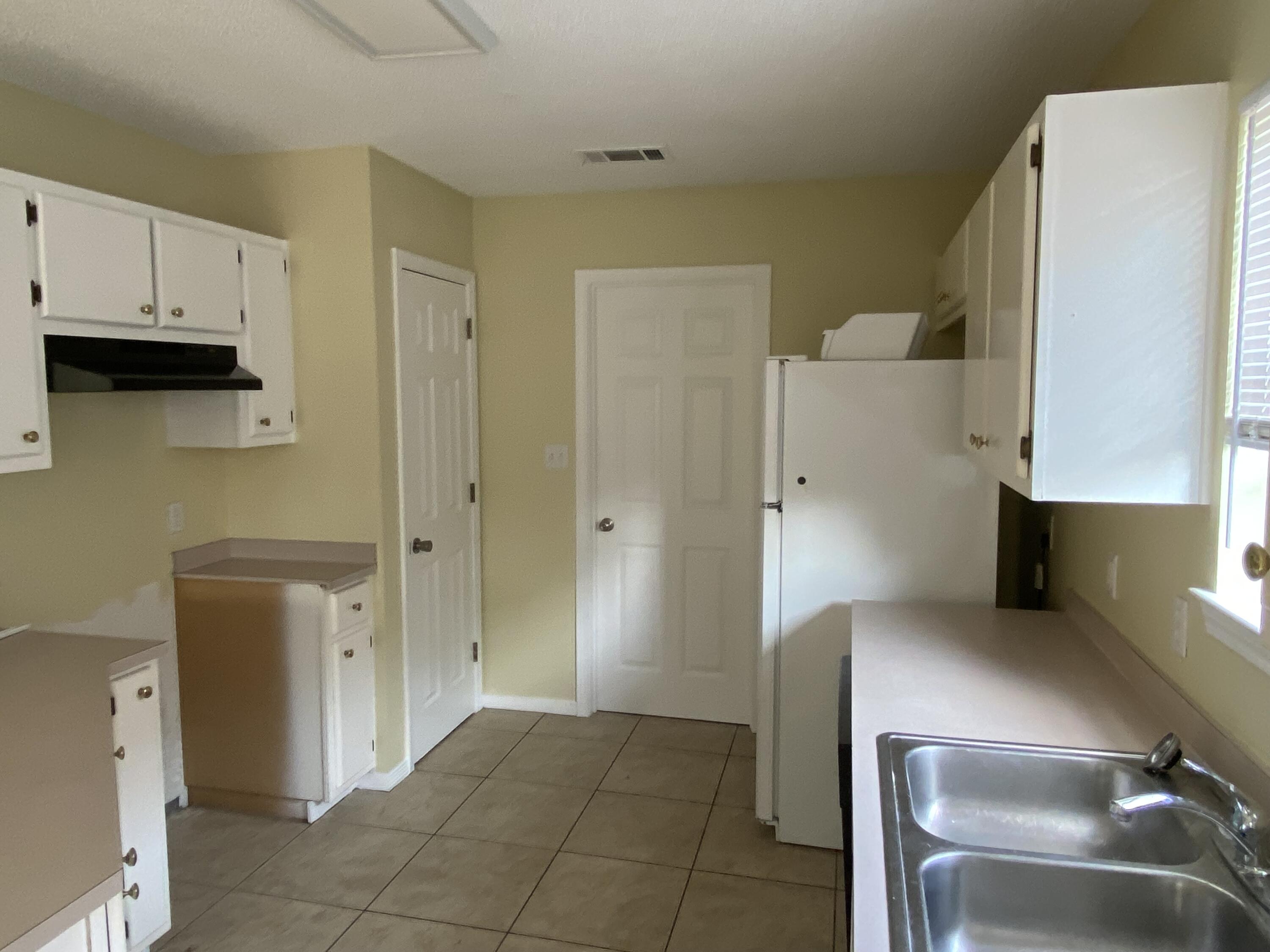 VICTORIA PARK - Residential Lease