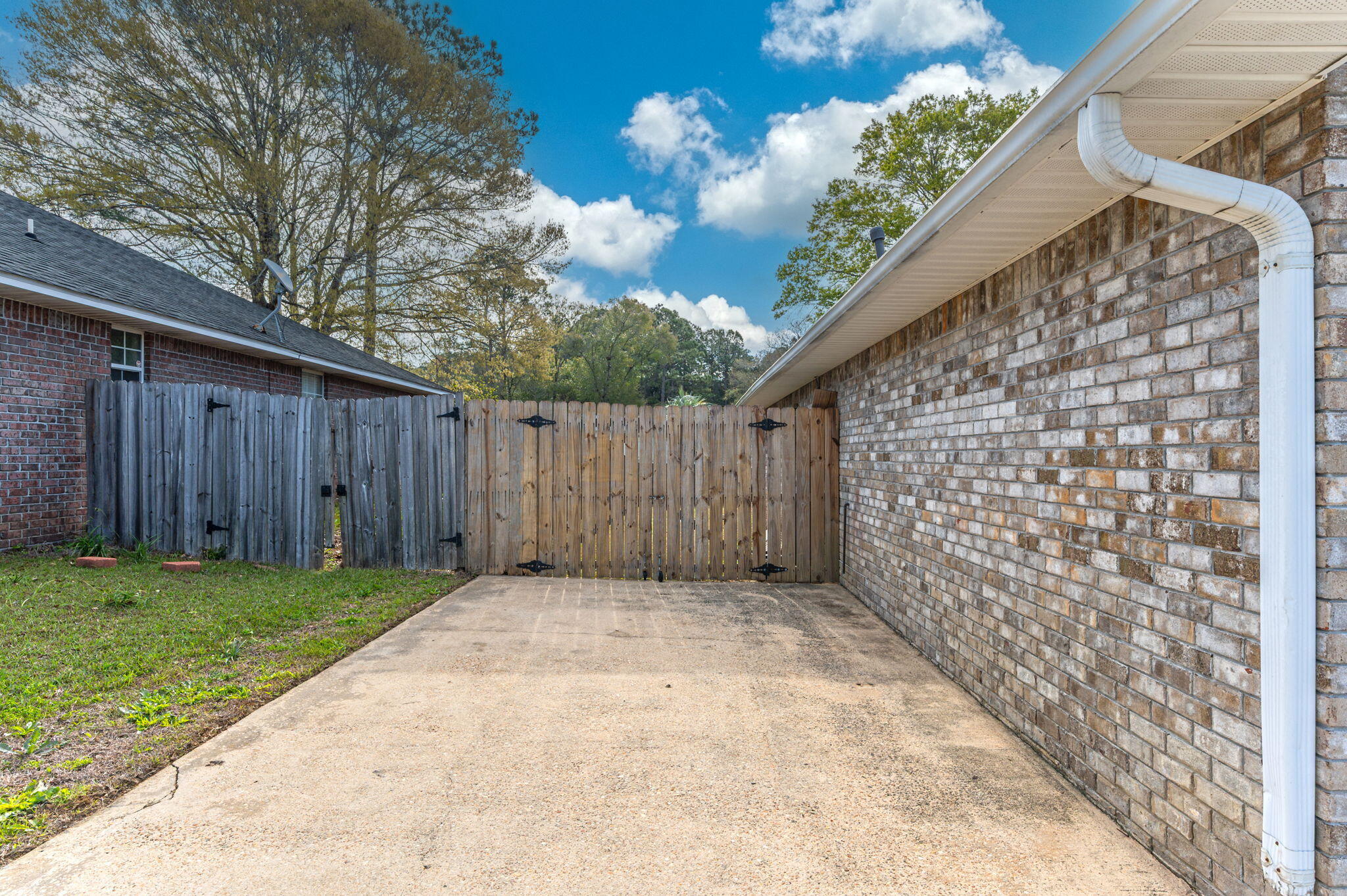 HERITAGE WOODS - Residential