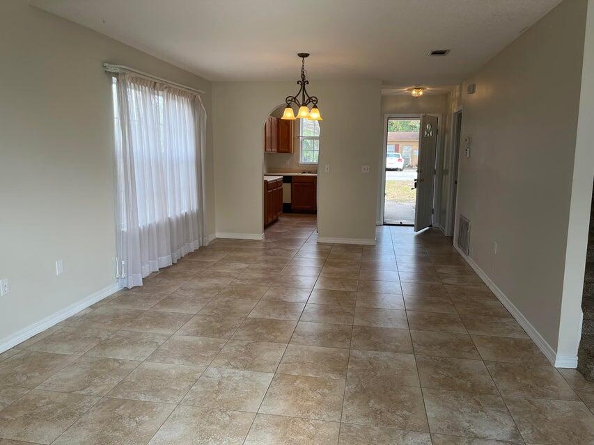 DIAMOND VIEW T/H - Residential Lease