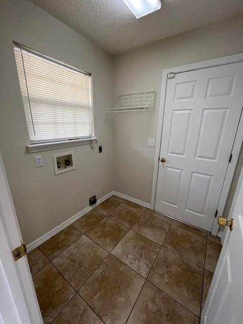 DIAMOND VIEW T/H - Residential Lease