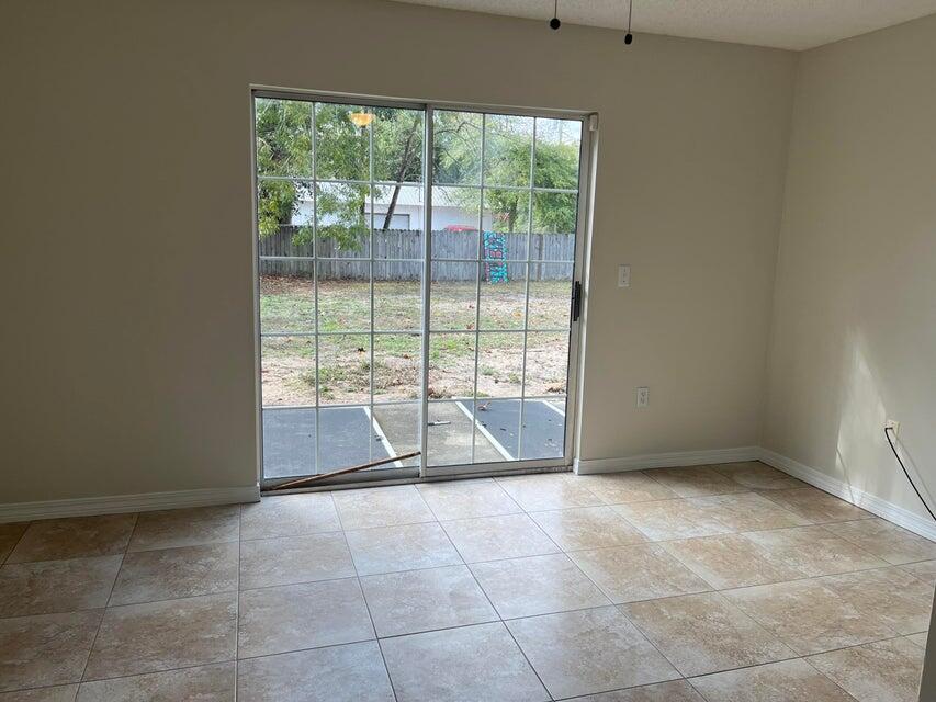 DIAMOND VIEW T/H - Residential Lease