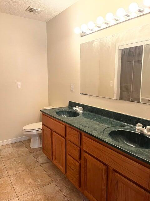 DIAMOND VIEW T/H - Residential Lease