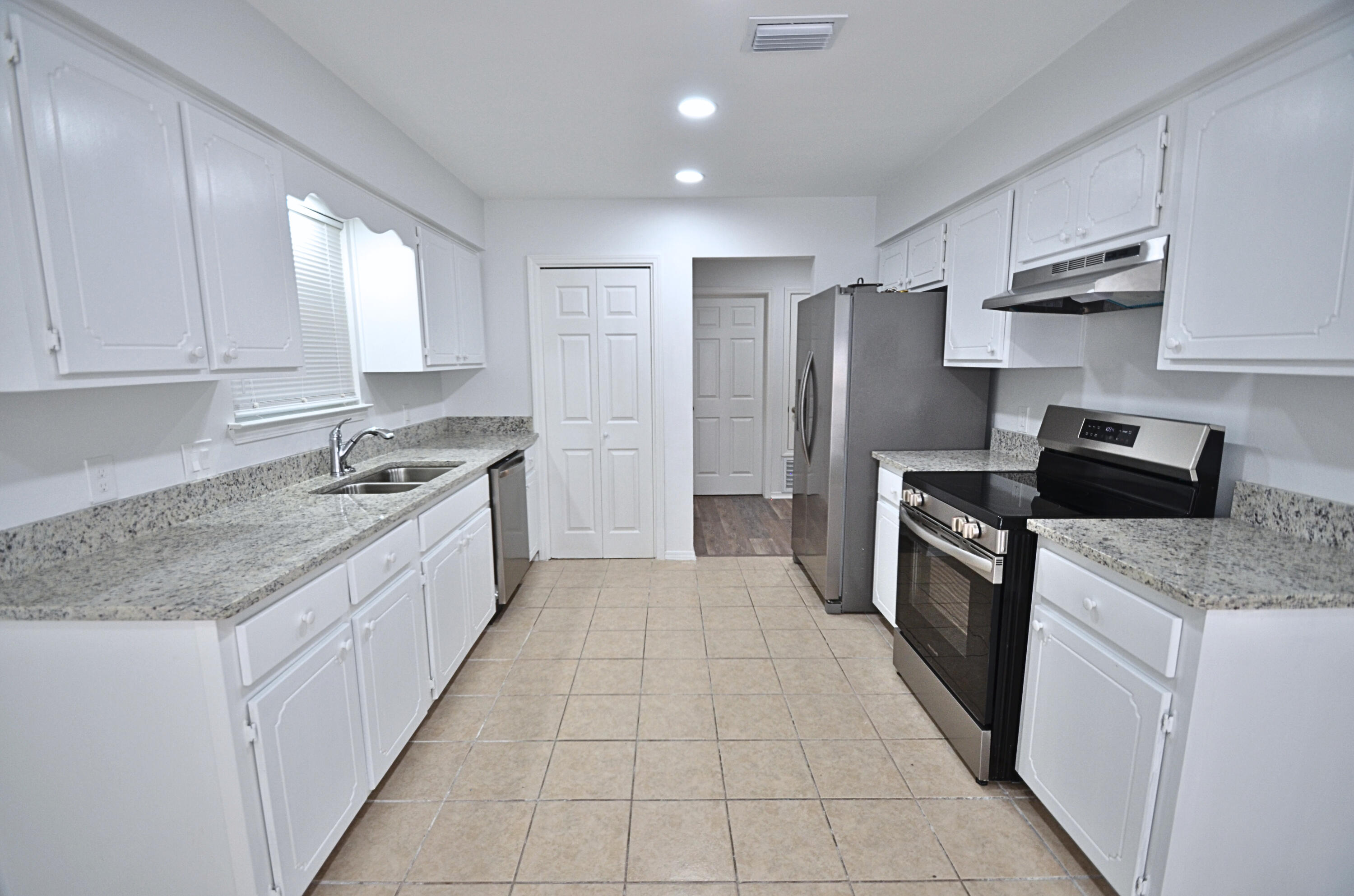 SCHNIEDER COURT S/D - Residential Lease